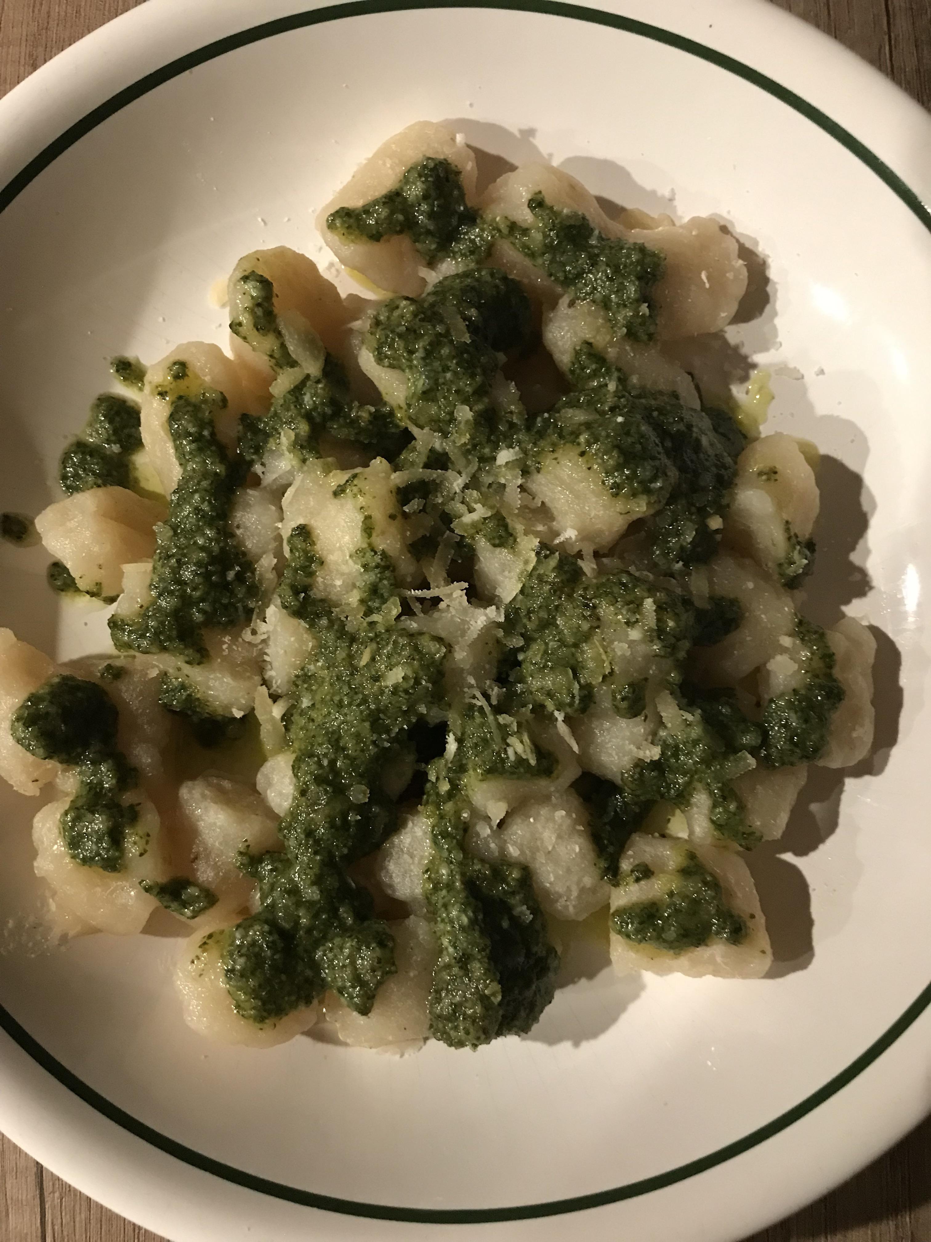 [homemade] TJ’s Cauliflower Gnocchi with homemade pesto r/food