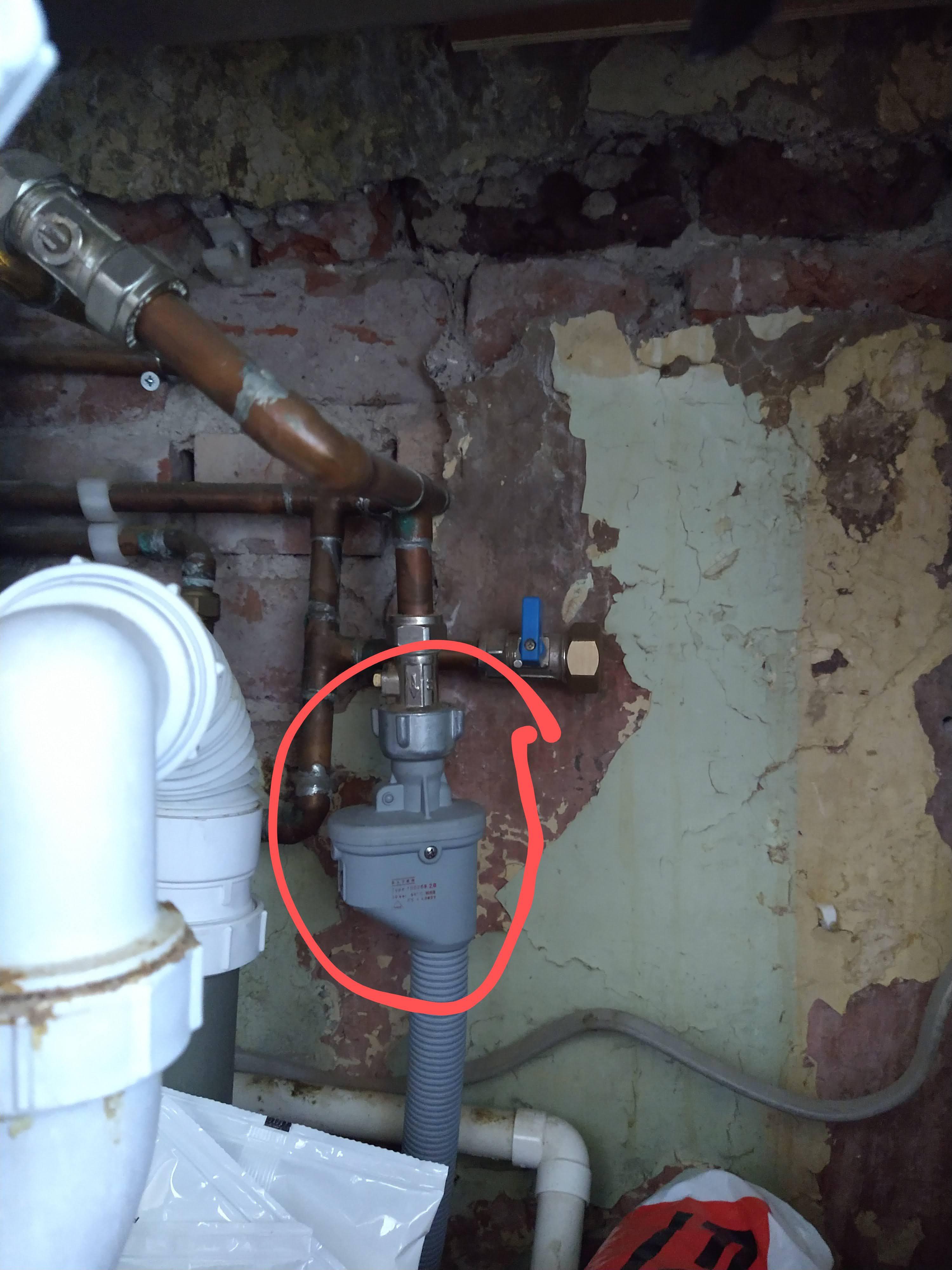 How do I disconnect this washing machine hose? r/Plumbing