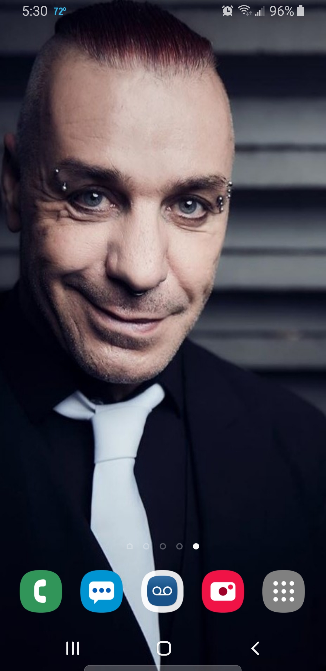 What's your wallpaper on your phone? Here's mine. So lovely to melt