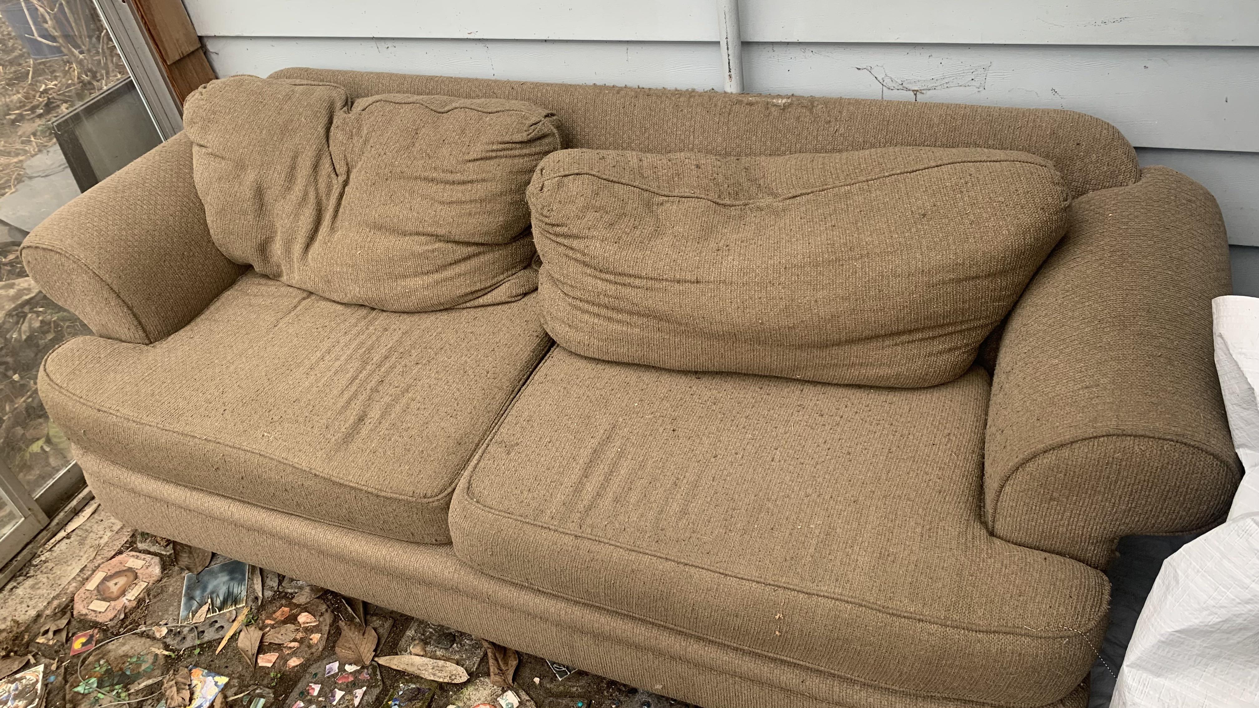 Couch r/PDXBuyNothing