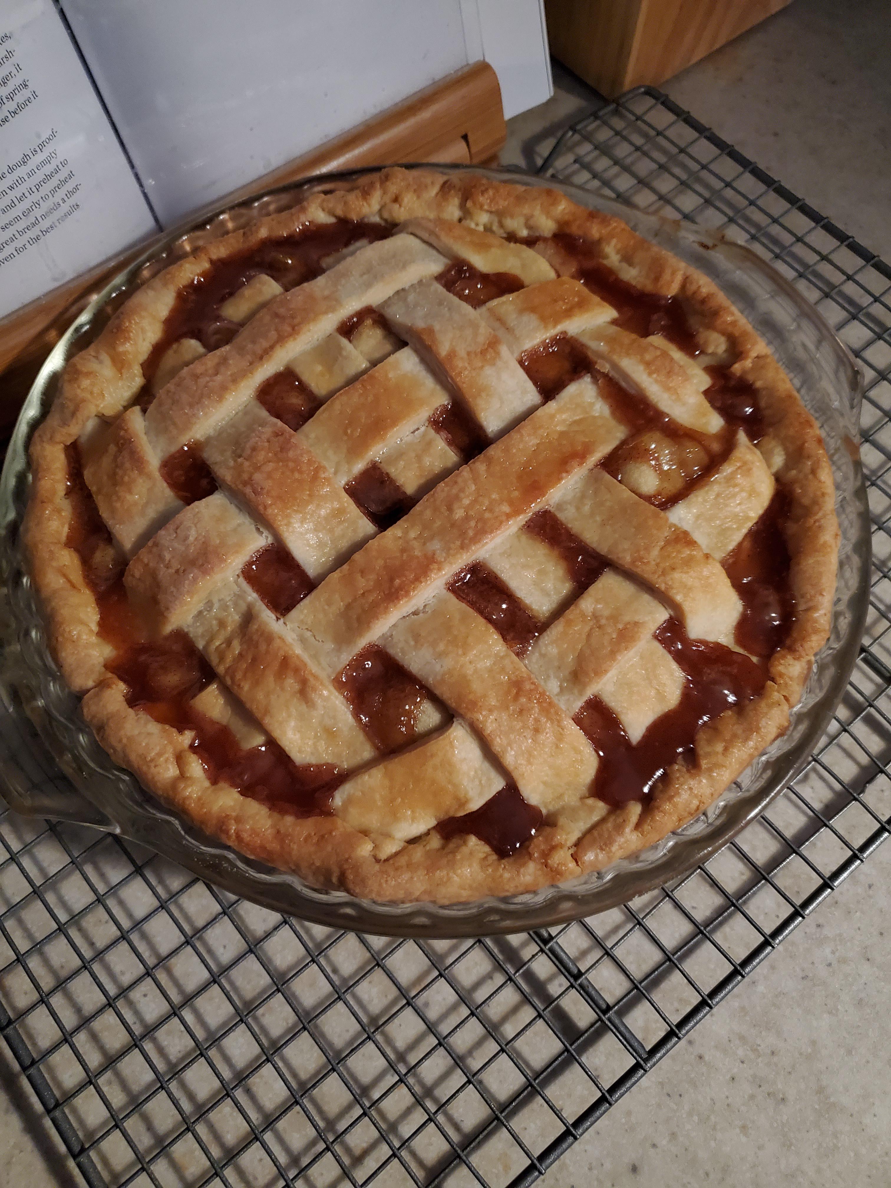 [Homemade] Caramel Apple Pie r/FoodPorn