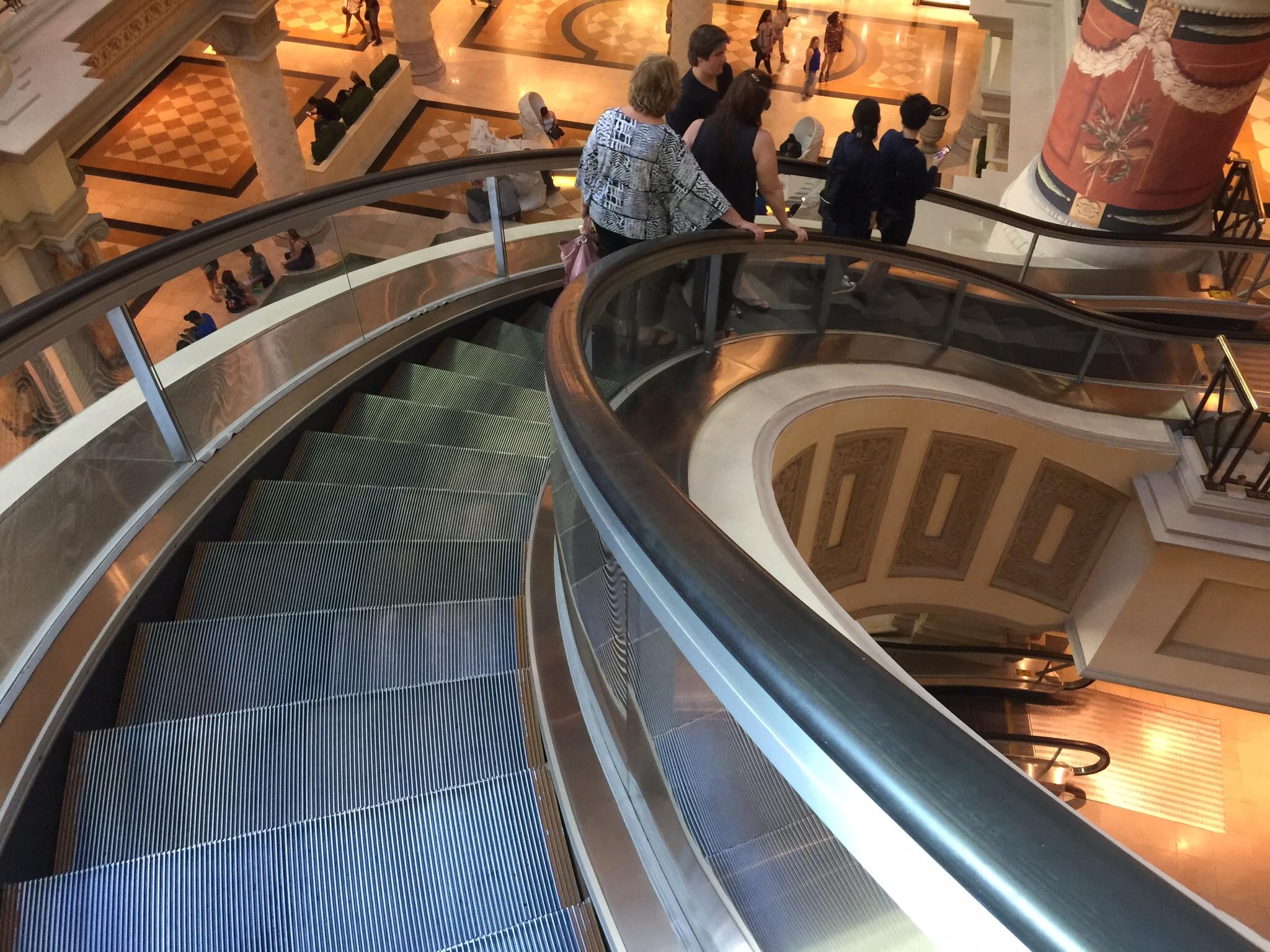 A curved escalator in Vegas r/mildlyinteresting