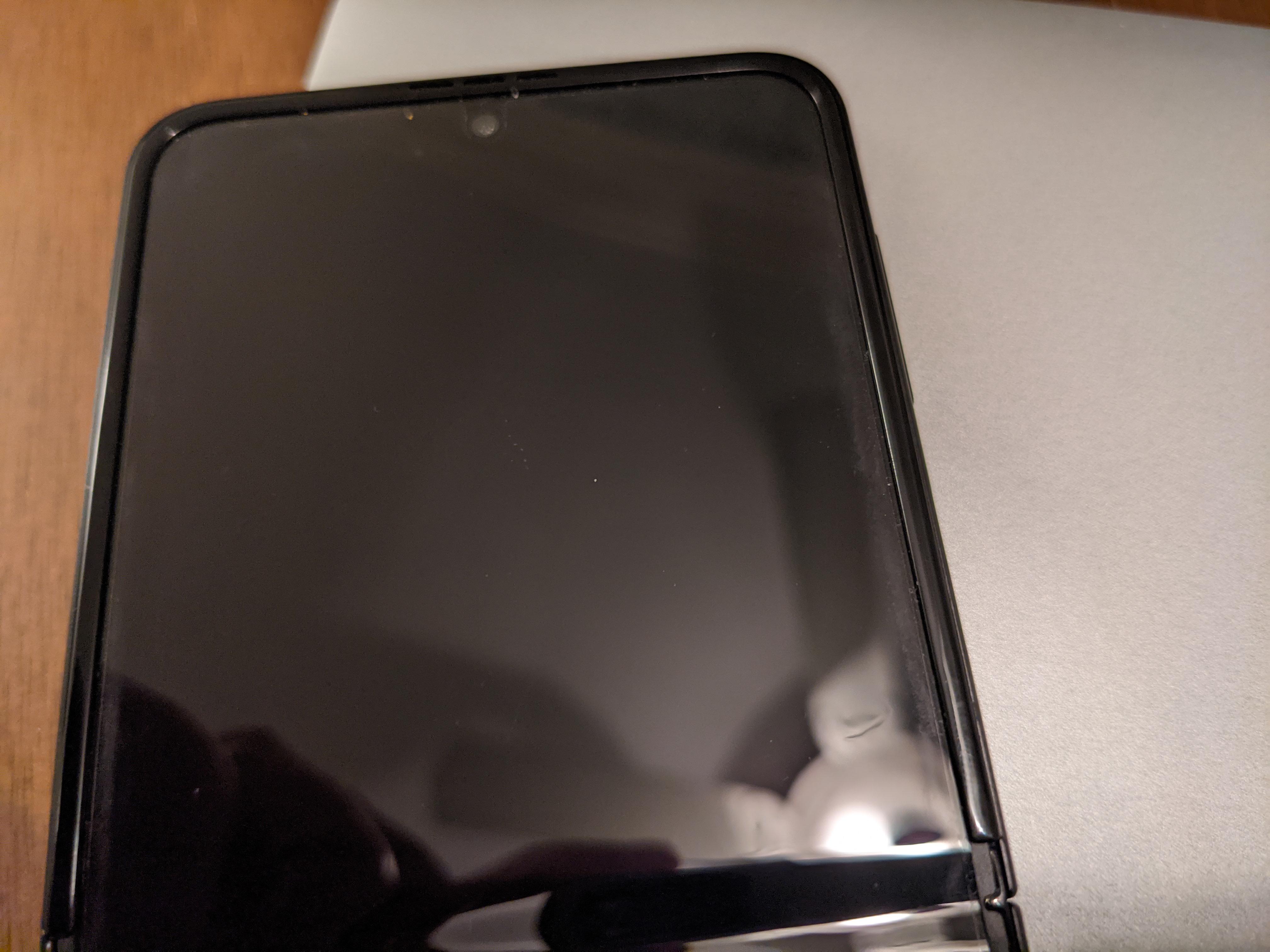 Screen scratches much easier than I thought r/galaxyzflip