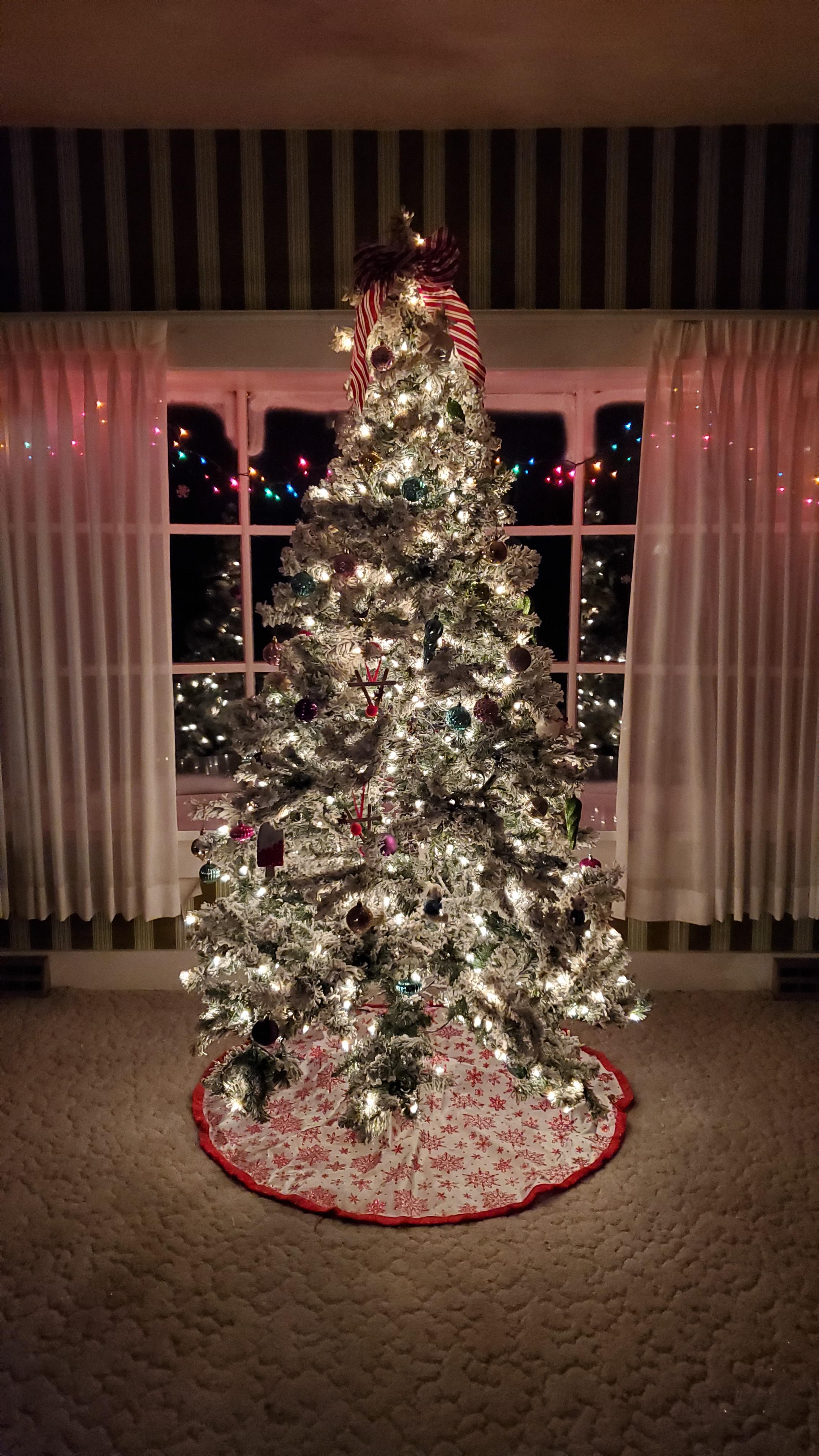 Our Christmas tree is now up! r/SantasLittleHelpers