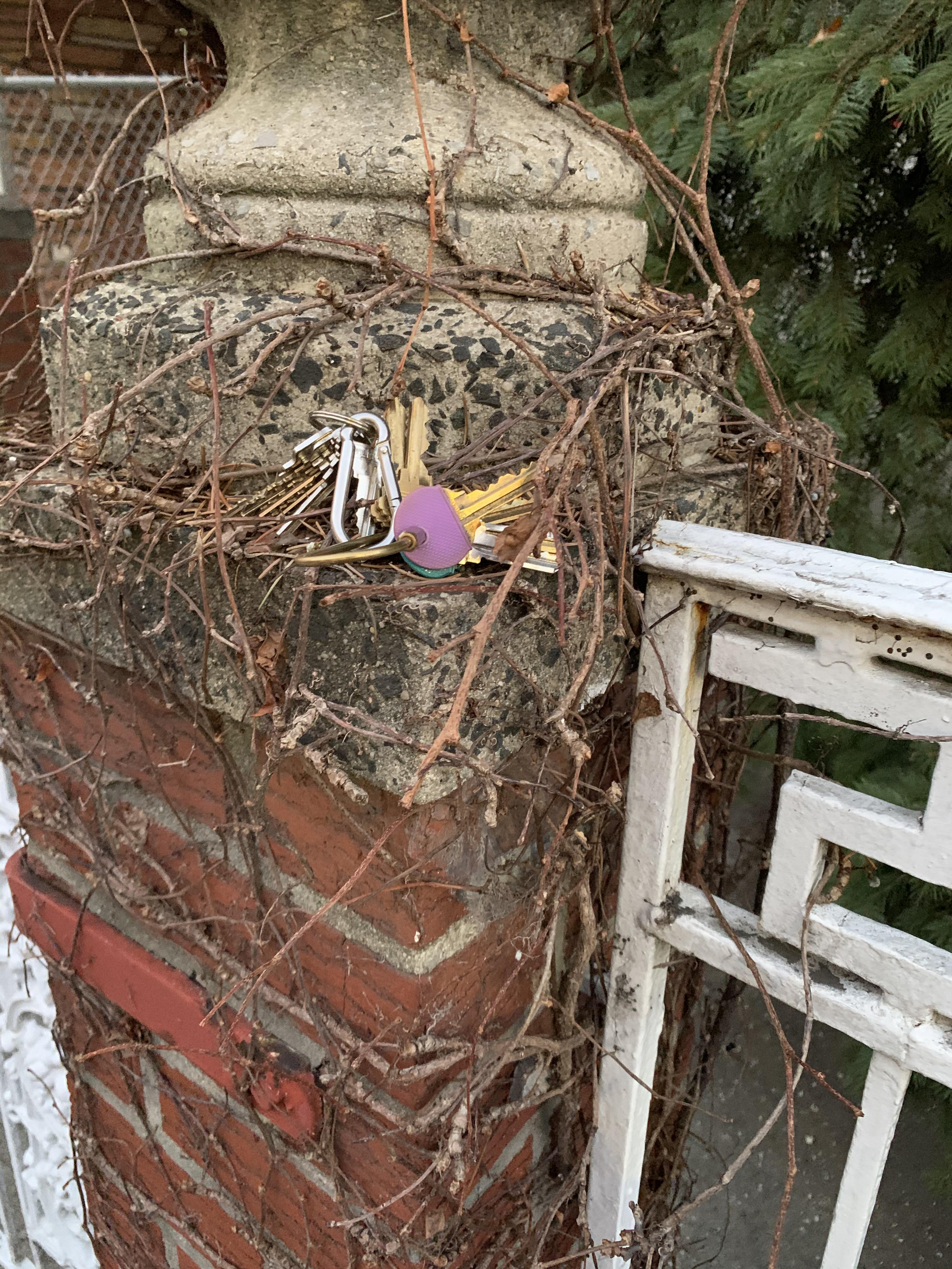 Keys 29th st btw b’way and 34th ave r/astoria