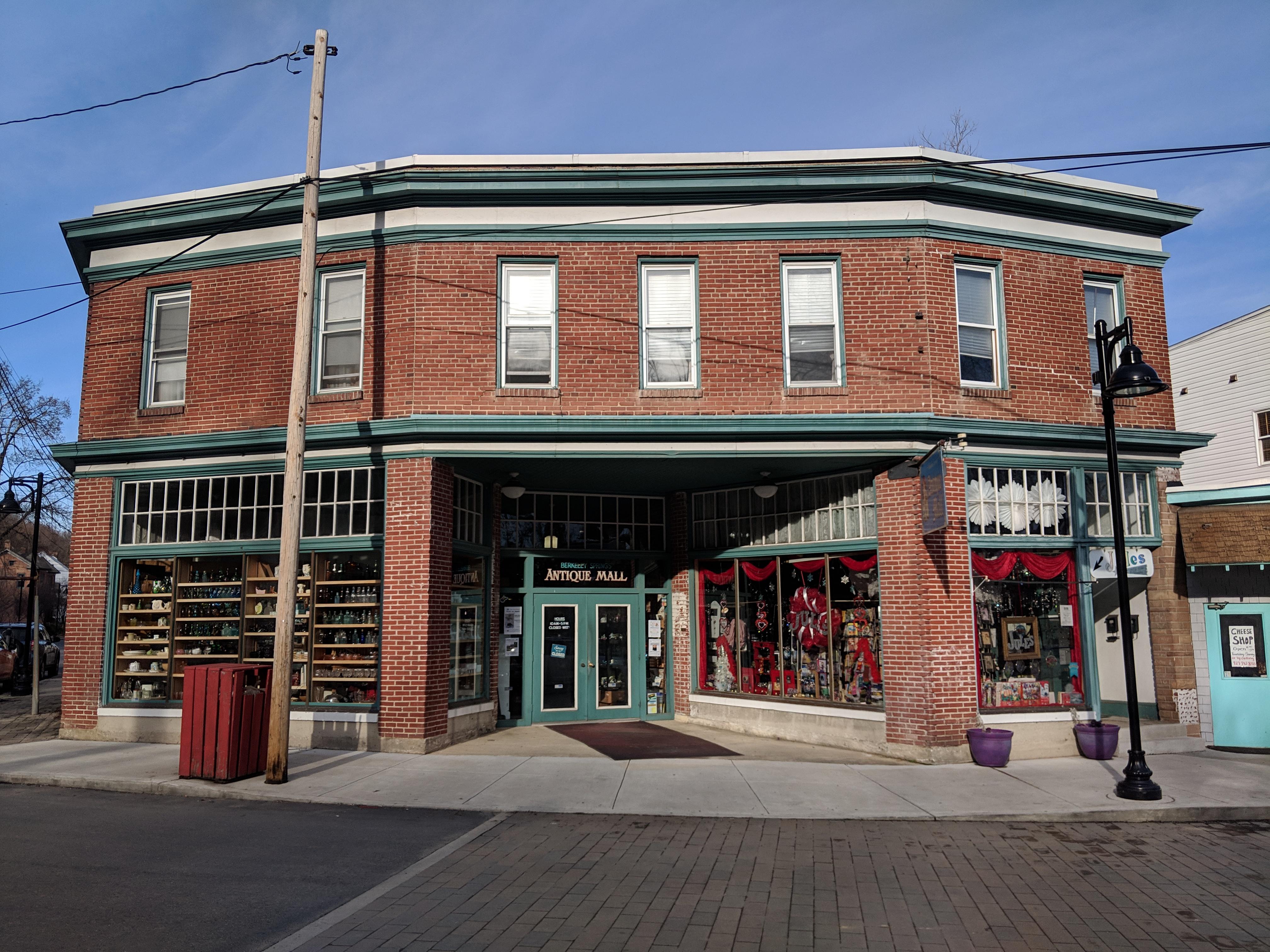 1922 commercial building, Berkeley Springs, West Virginia [4032 x 3024