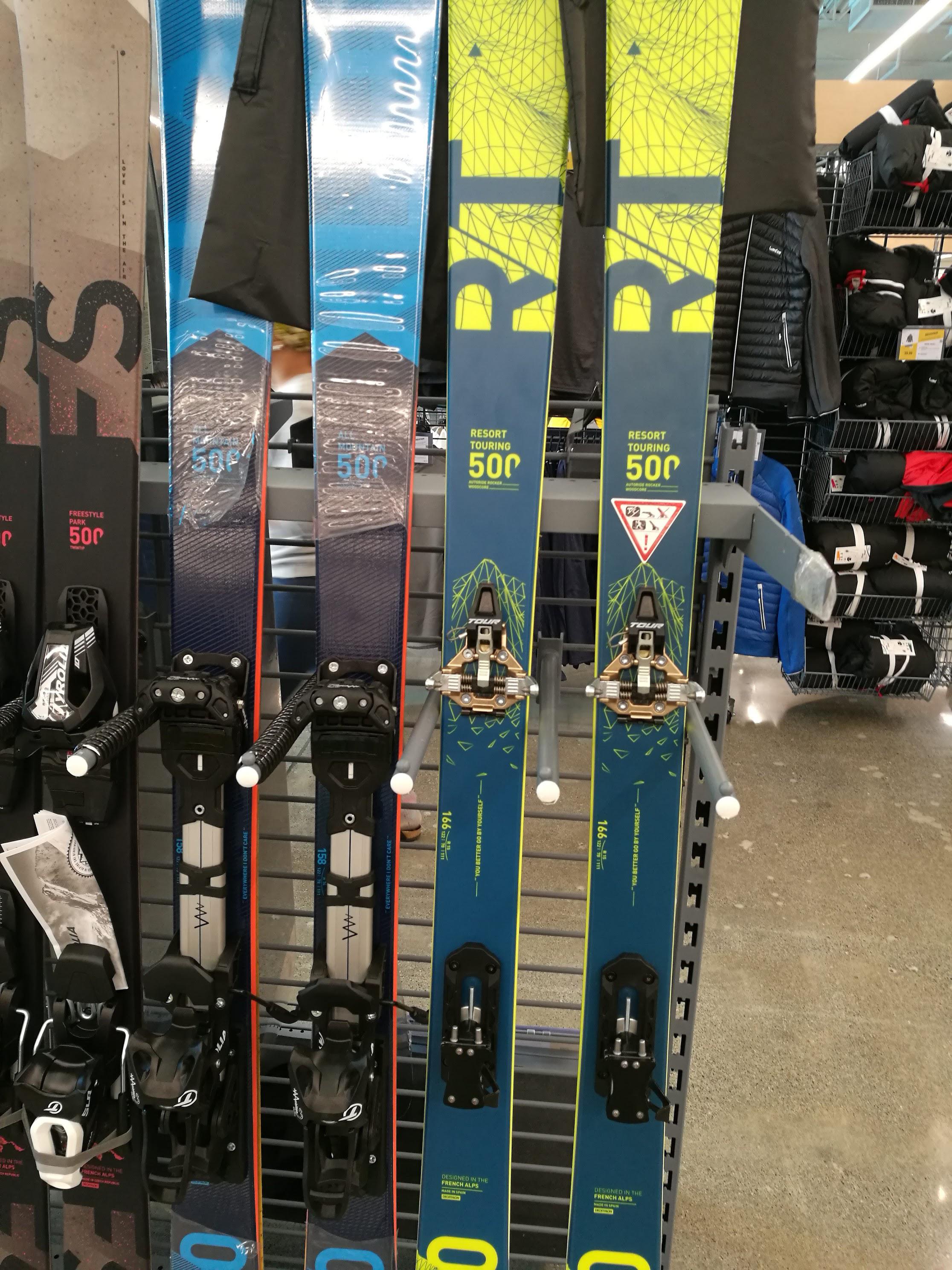 Decathlon's 600 complete ski package (skins included) r/Backcountry