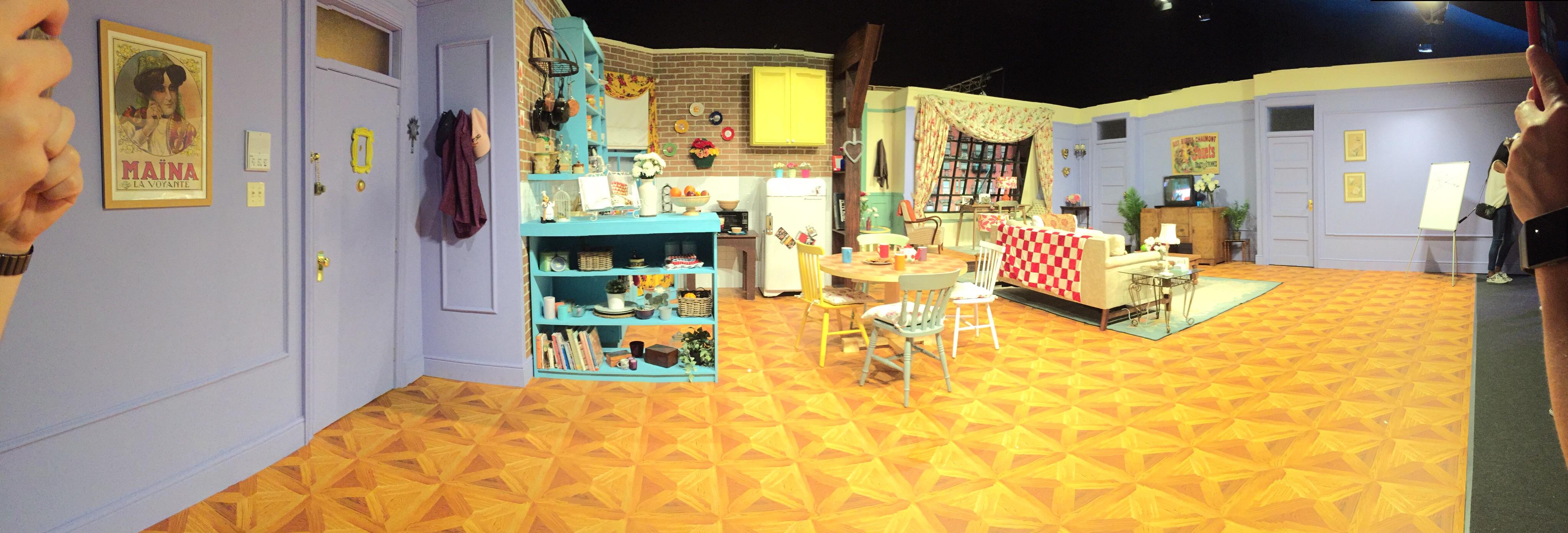 Got to visit Monica’s apartment at the set tour Friends Fest Glasgow. What a day! r/howyoudoin