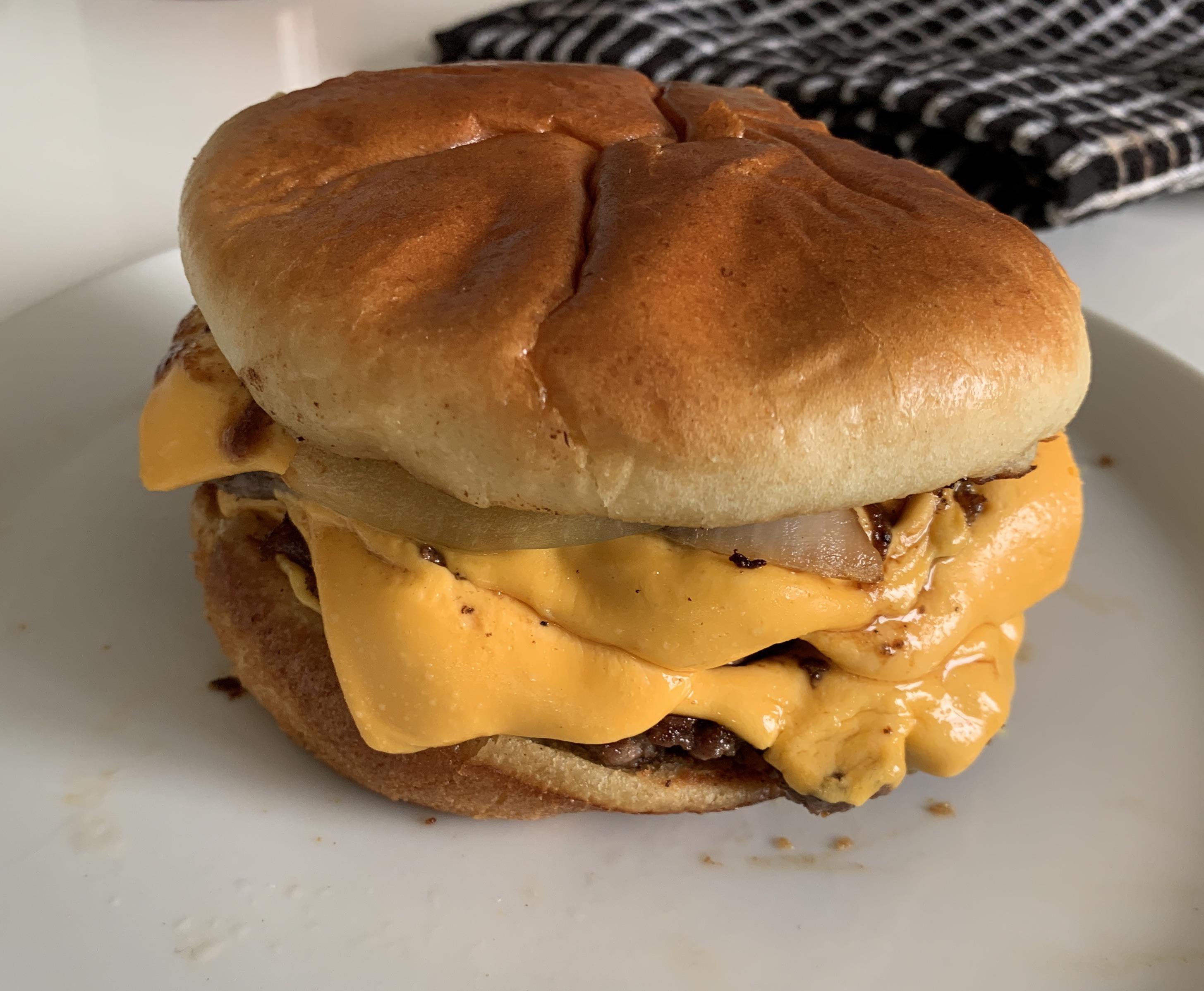 [Homemade] Triple Cheese Burger with Grilled Onions r/food