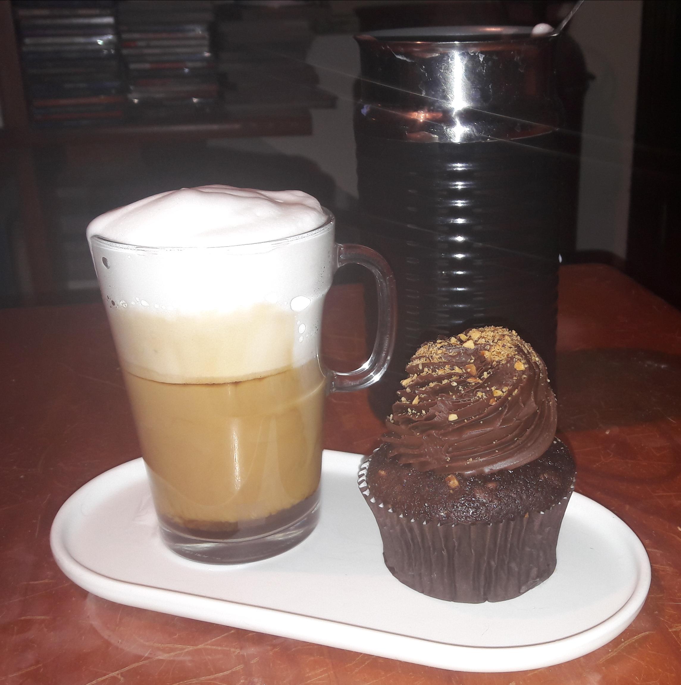 Latte made with Vivalto Lungo paired with chocolate peanut cupcake. A