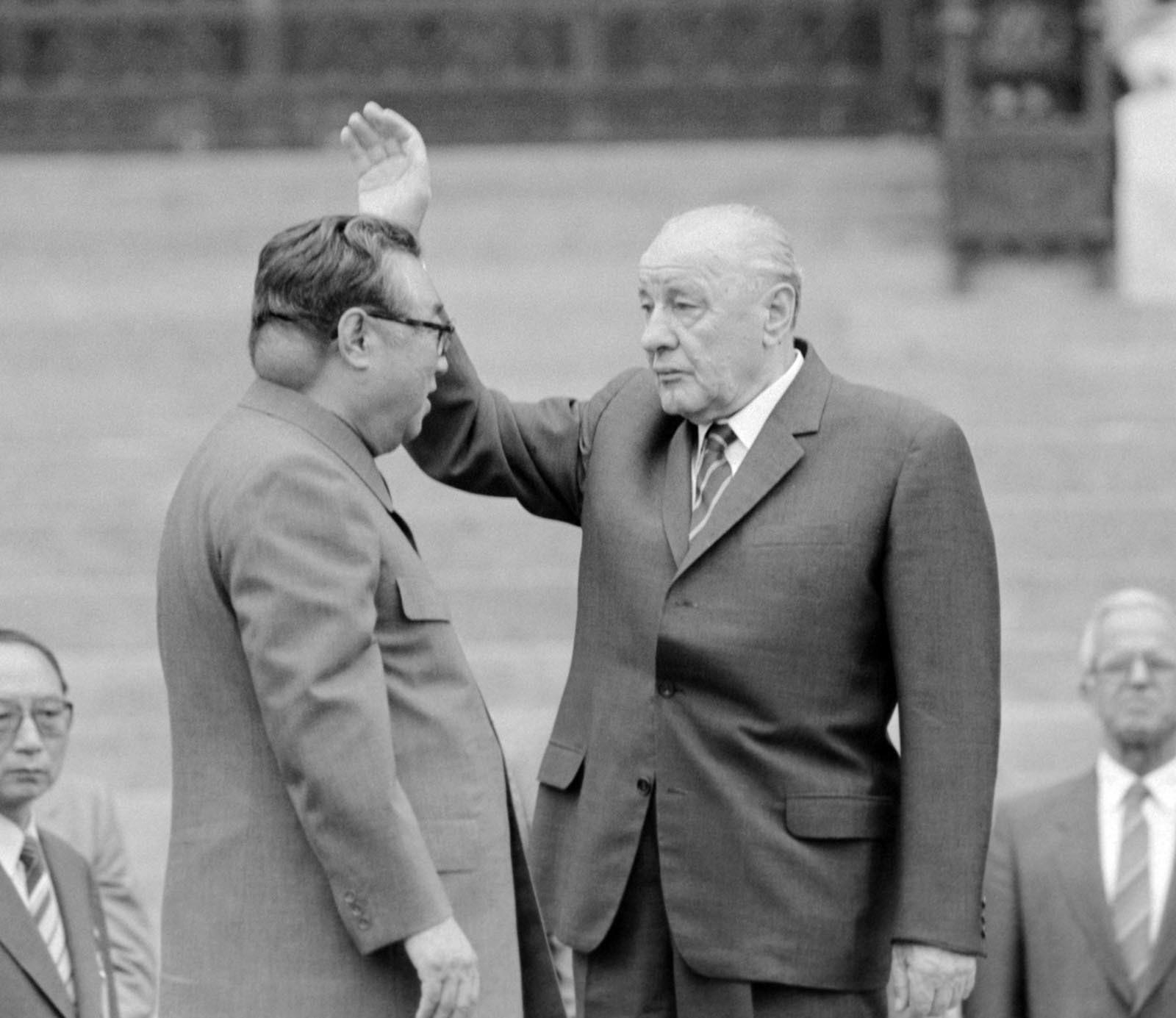 Kim Ilsung meeting the Hungarian communist leader János Kádár in 1984