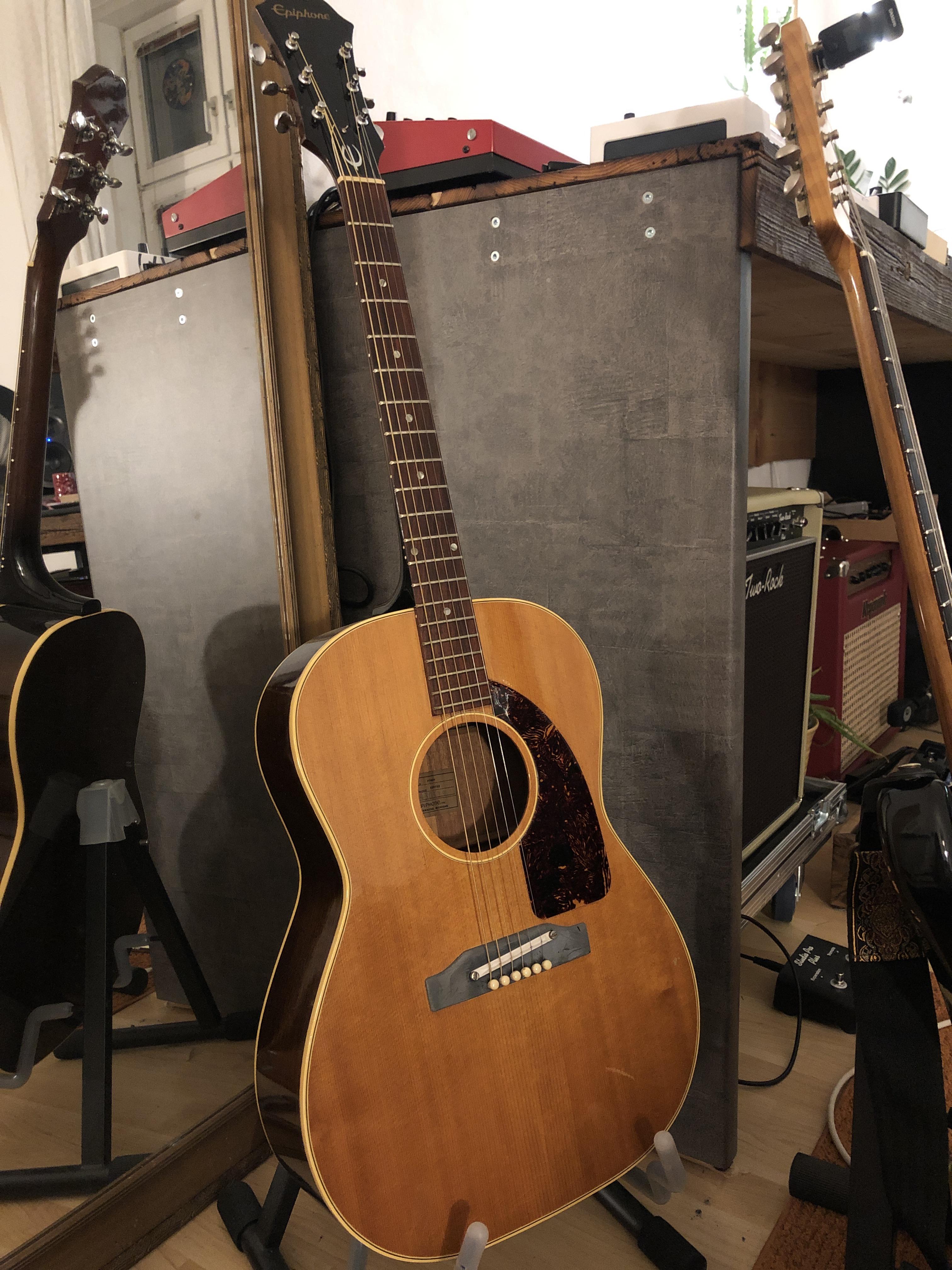 New to reddit, new in this sub. Hi everybody and this is my 65 epiphone