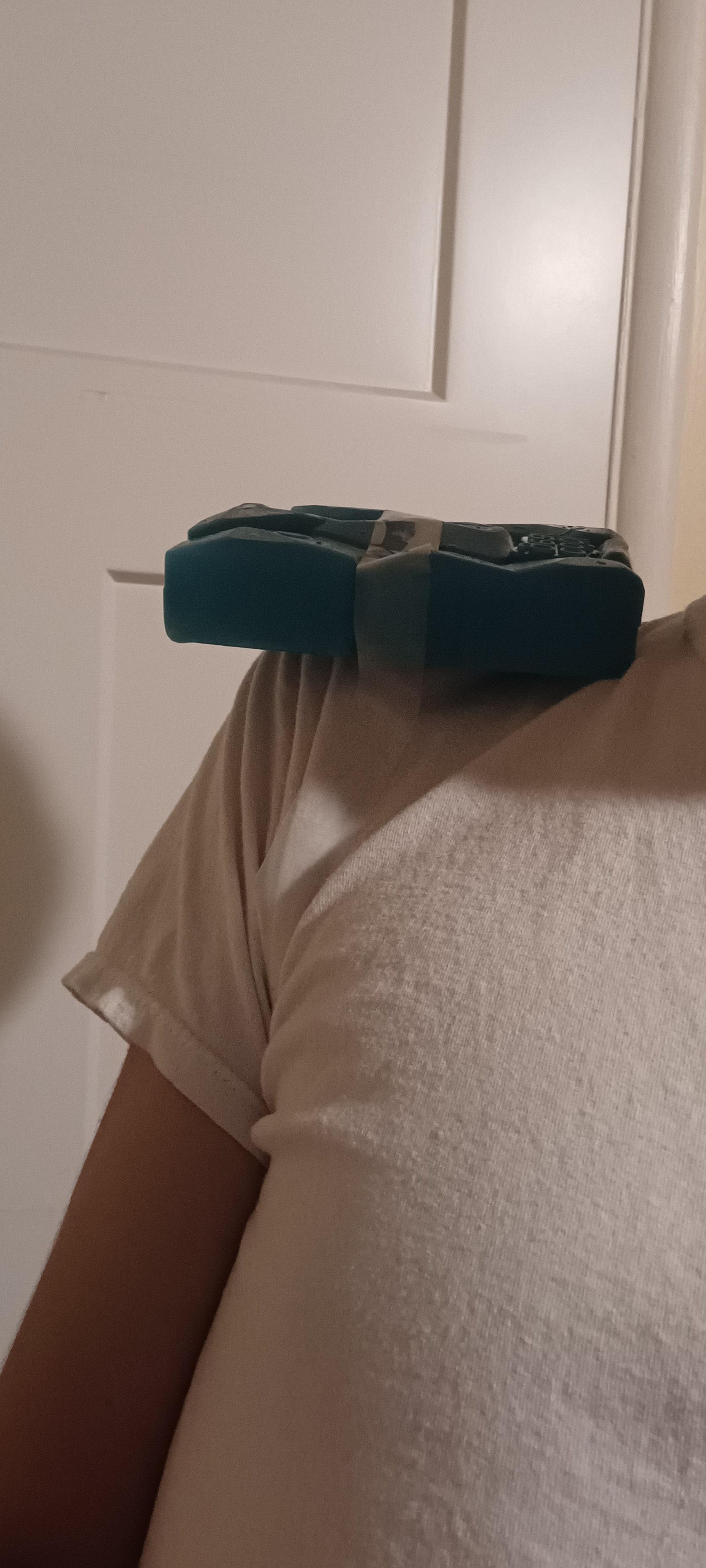 Ice Pack Shoulder Pad; Heat resistance up, defence +30, Ability freeze