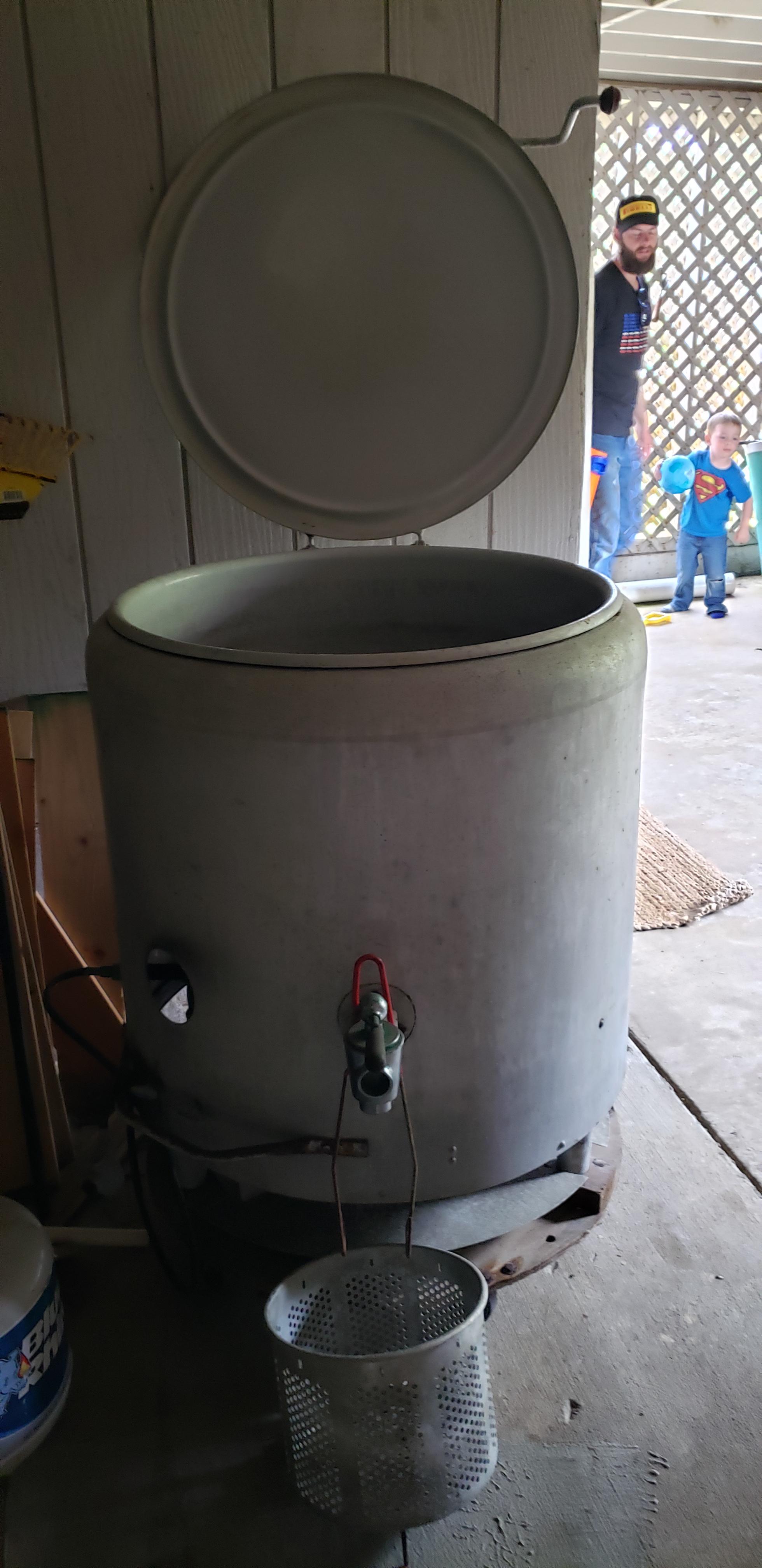 How do I use this? Is it for cooking crab? I found it at my airbnb. I'm