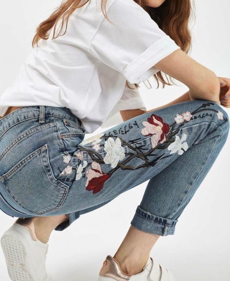 I really want some floral embroidered jeans! Anyone know where I can