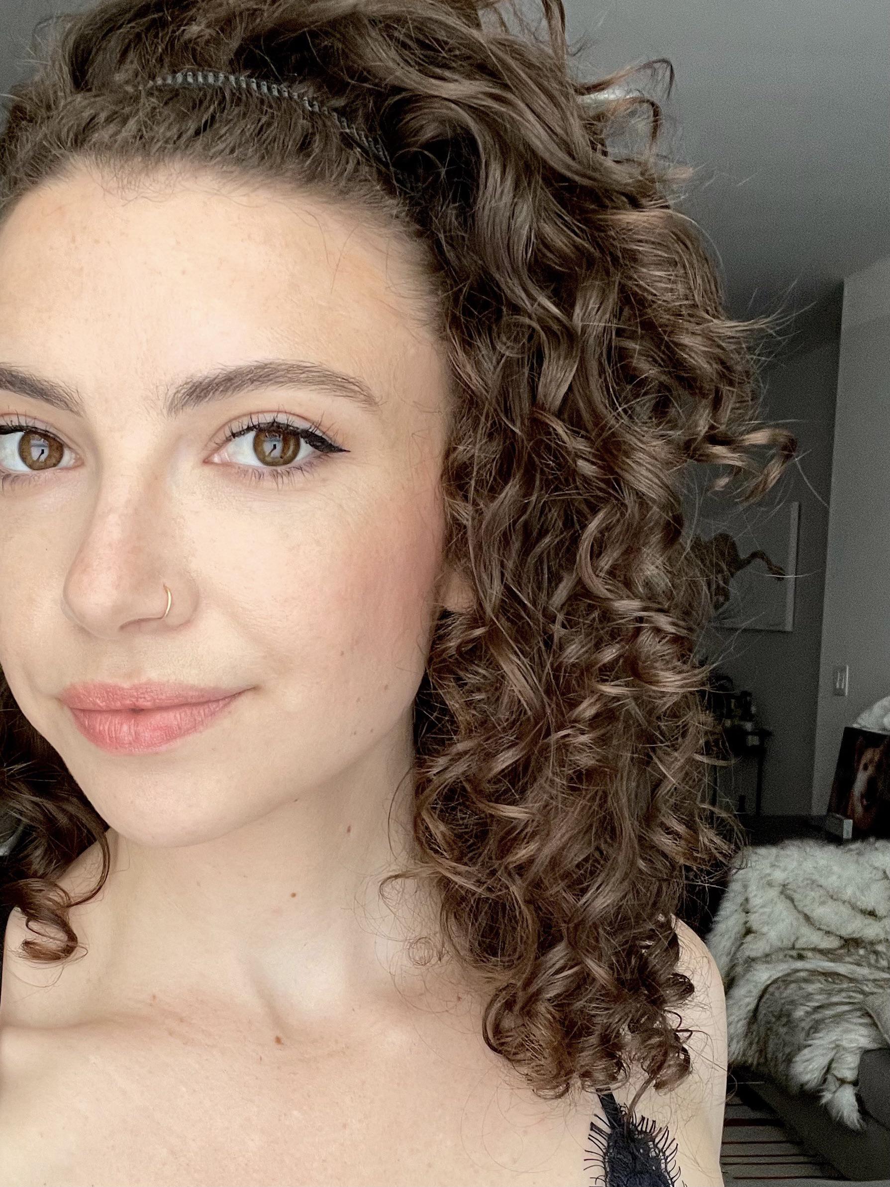 Discover 69+ curly hairstyles with headbands latest in.eteachers