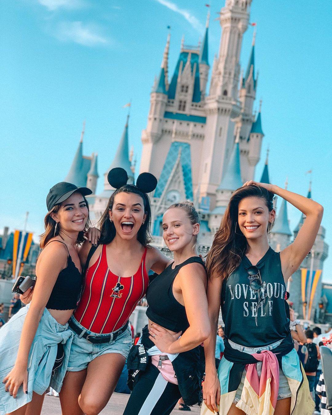 Many Hot Girls at Disney World r/HotGirlsAtDisneyland