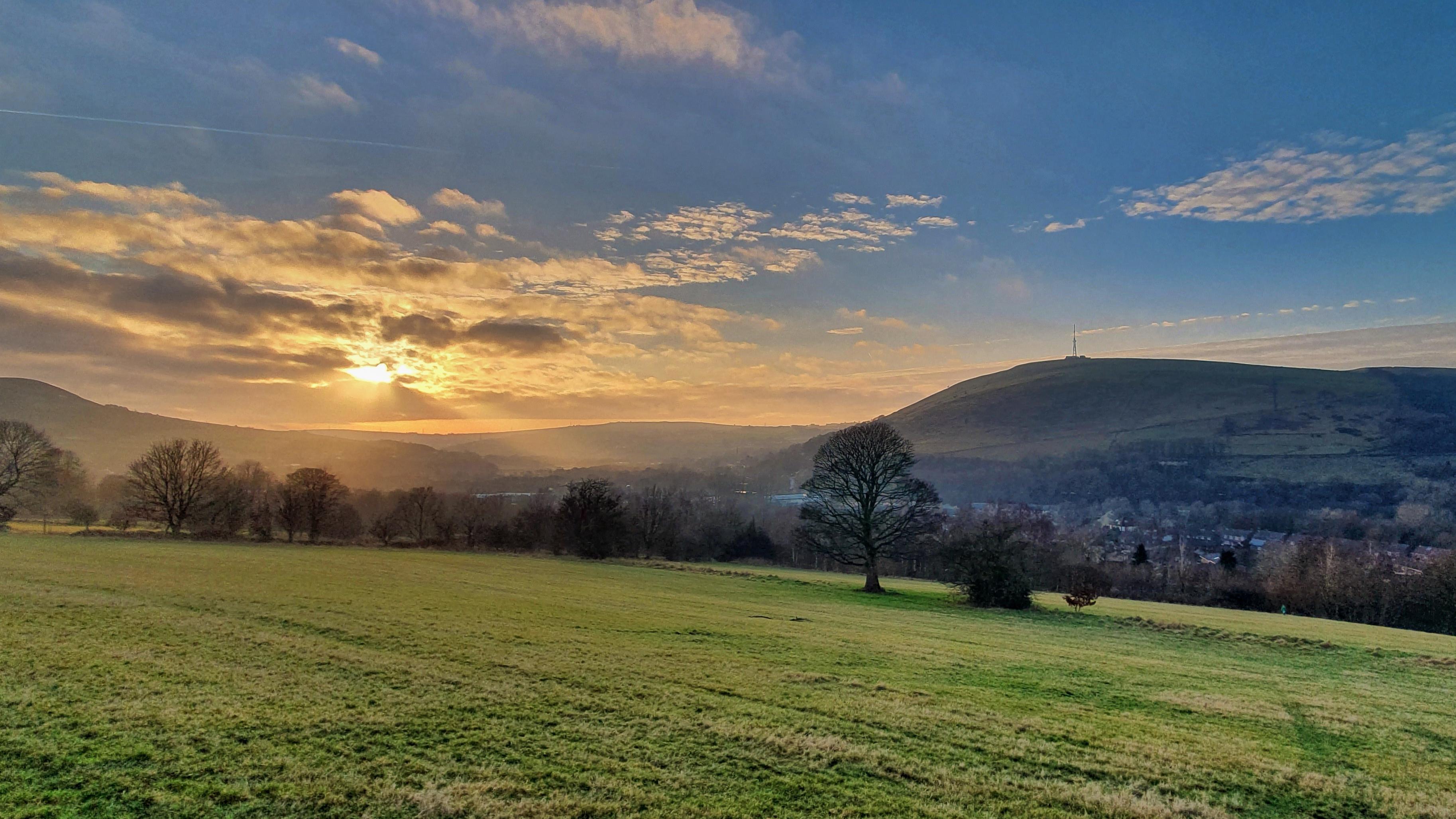 Watching the sunset over Mossley, Greater Manchester r/britpics