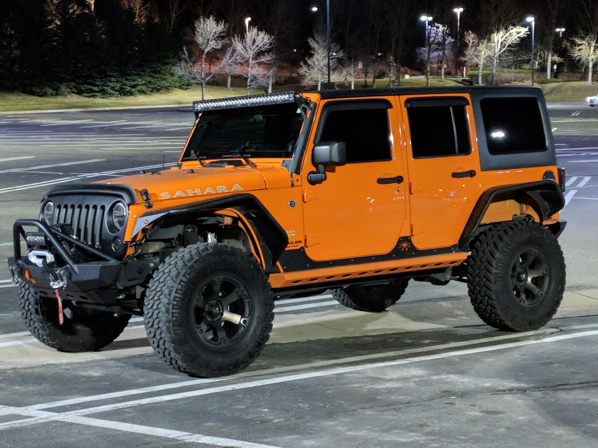 New Smittybilt XRC FLUX fenders (Yes, it's in a parking