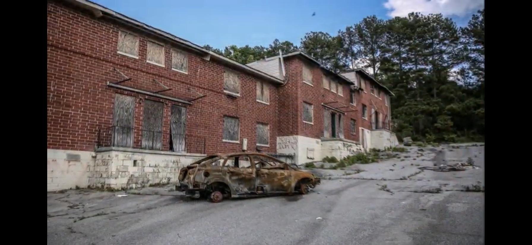 Hidden Village in Dixie Hills, Atlanta r/UrbanHell