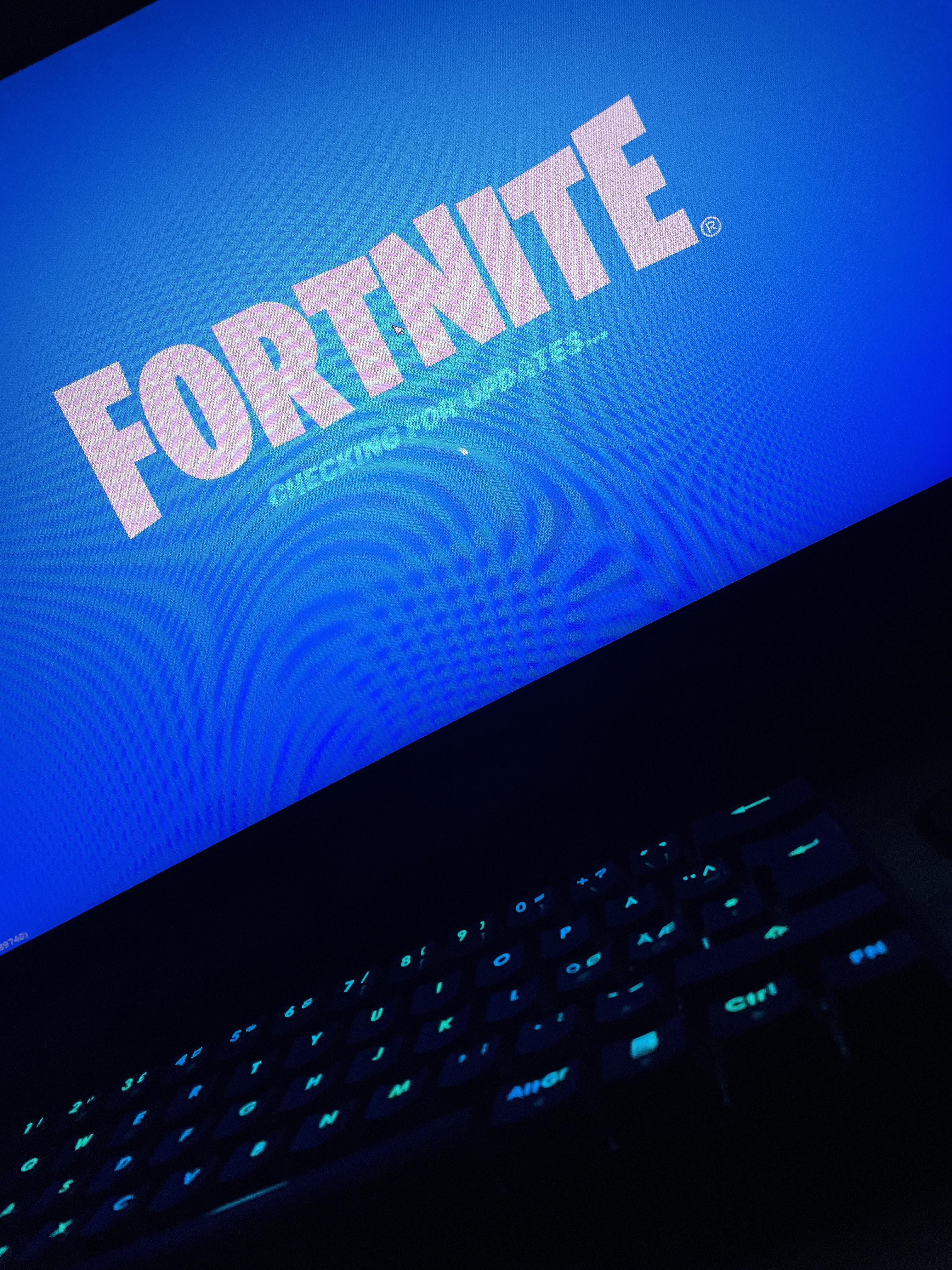[2022] How do i fix stuck on checking for updates screen? Fortnite