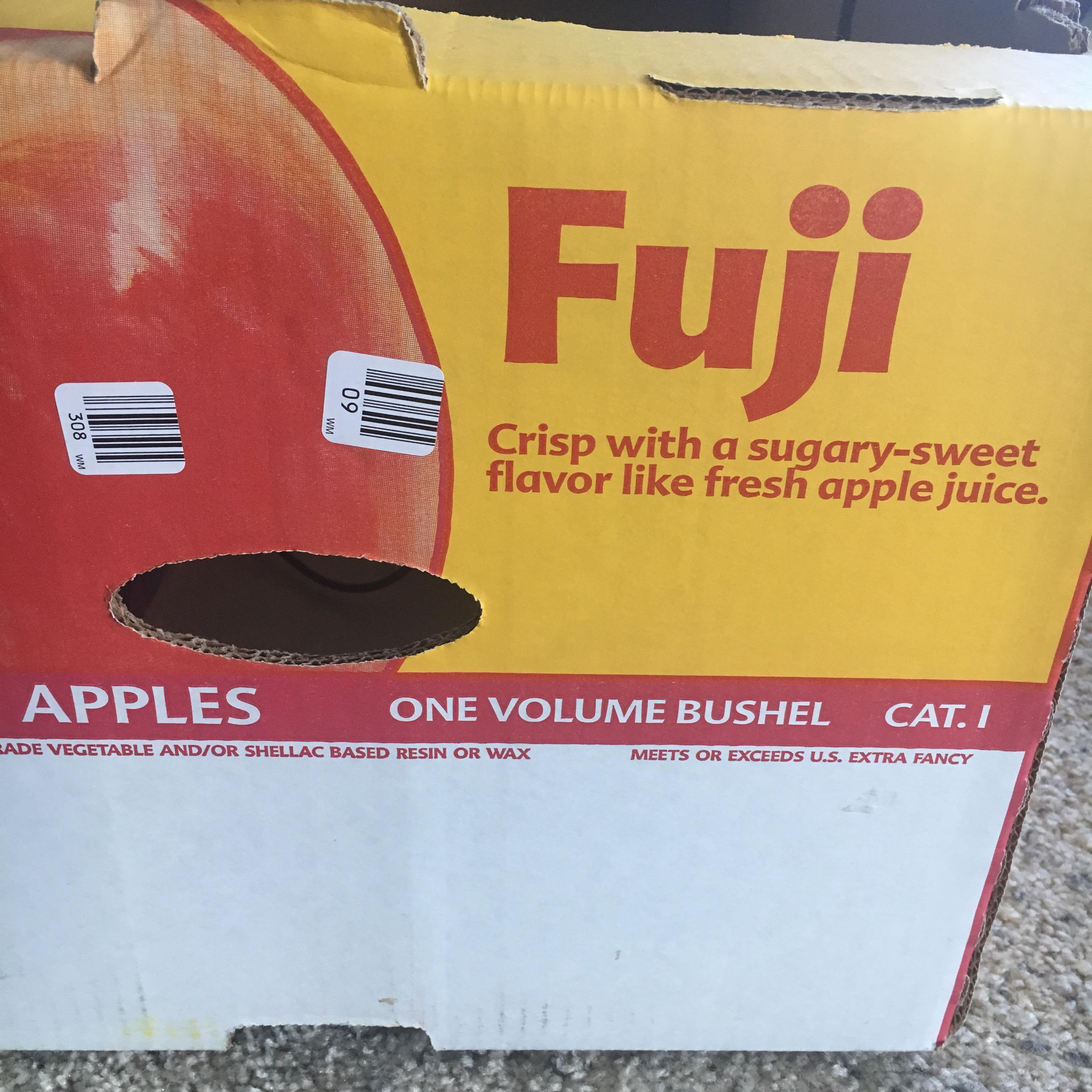 This box of Fuji apples looks shocked r/mildlyinteresting