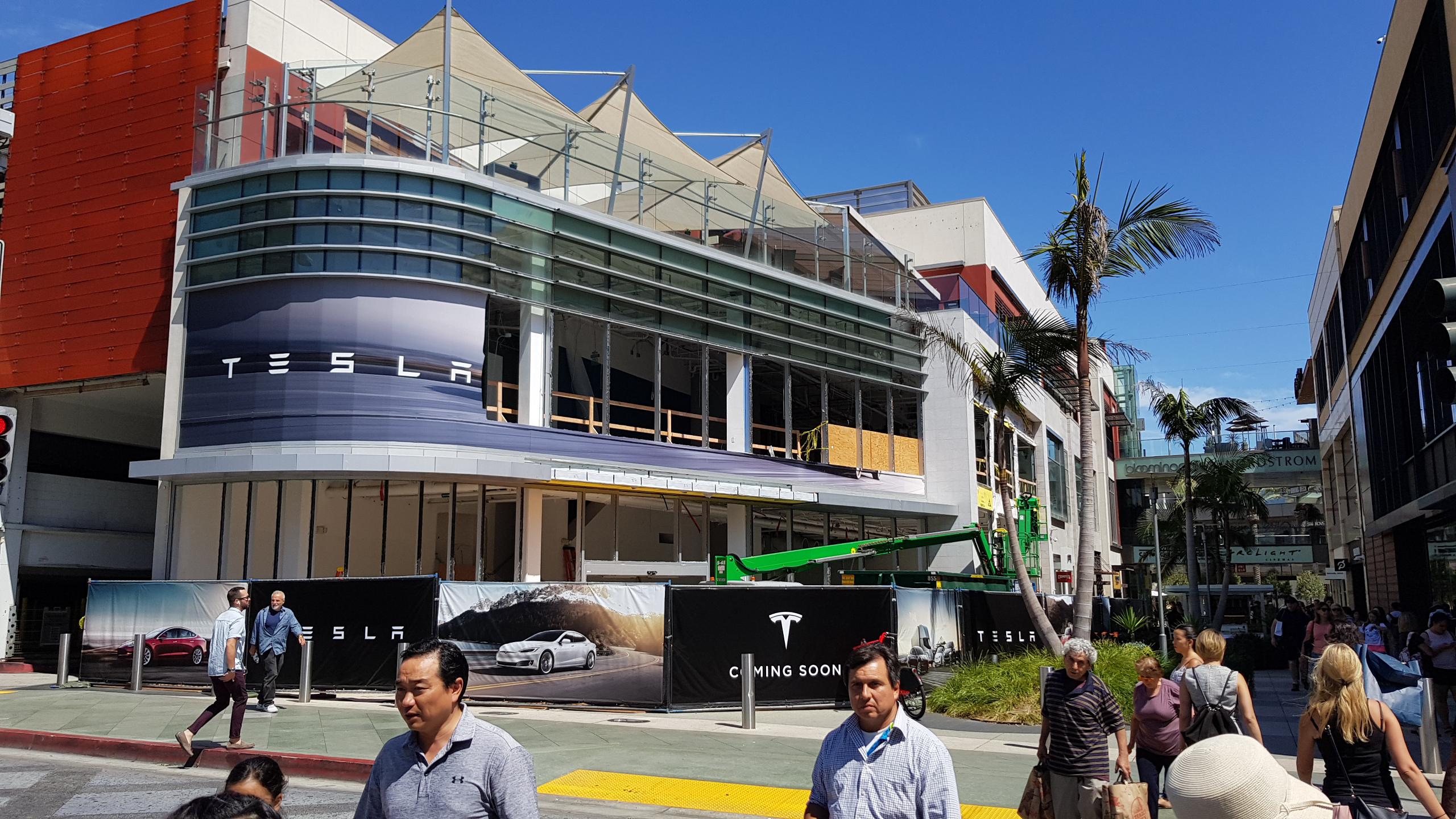 Showroom in Santa Monica under construction! teslamotors