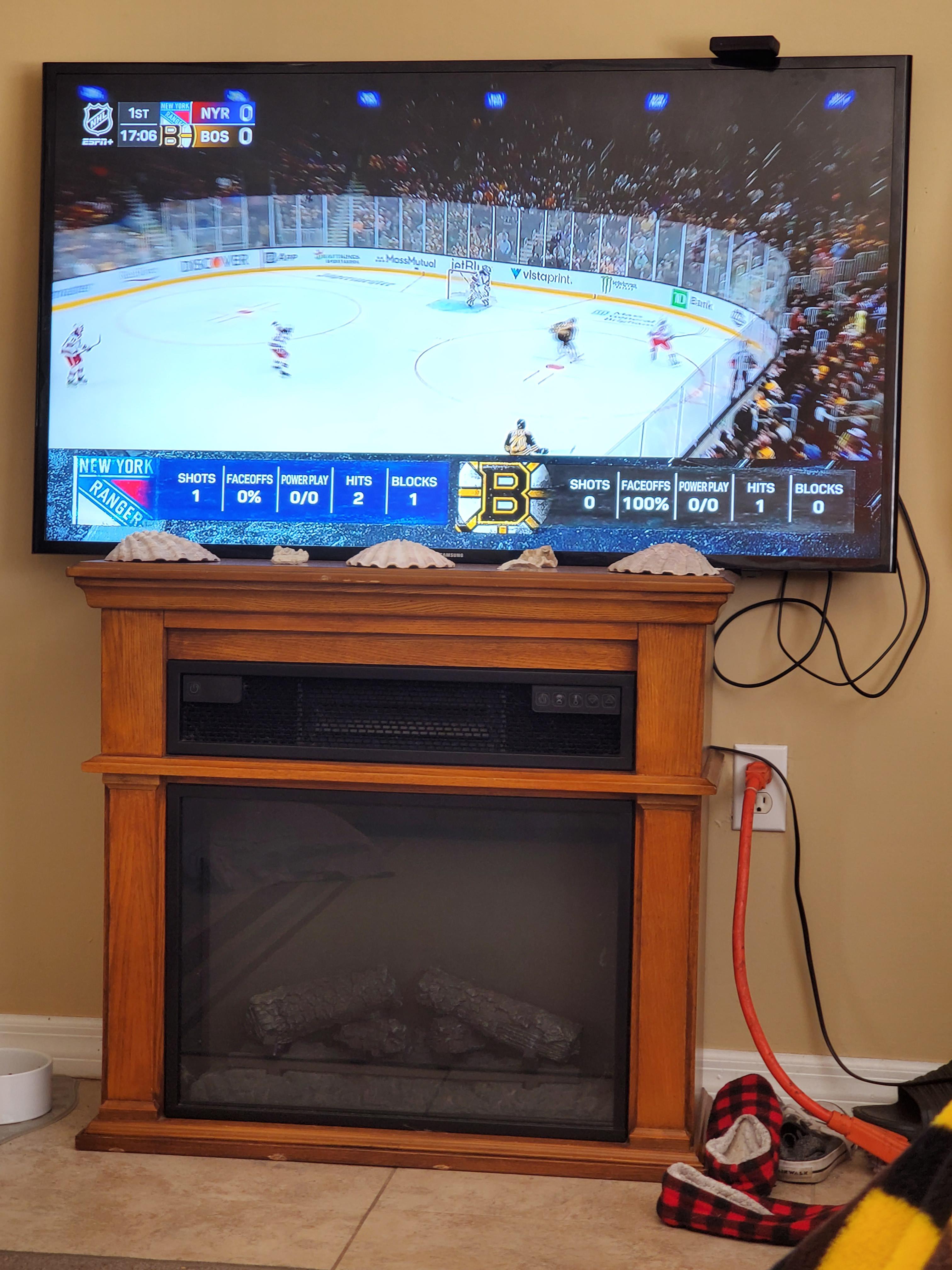 Wtf ESPN+!! How are you going to have a giant bar taking up the entire