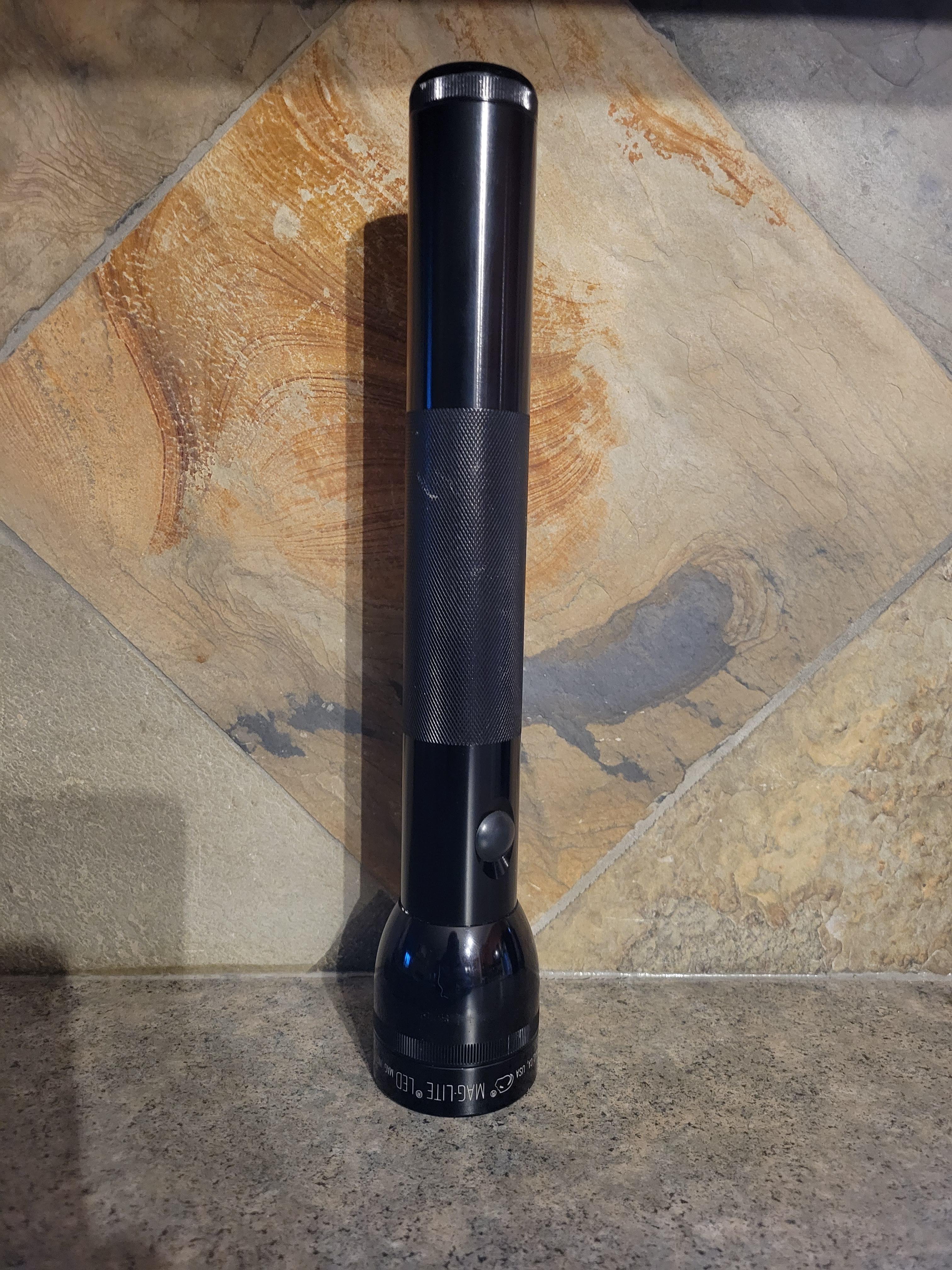 How to put batteries in a maglite