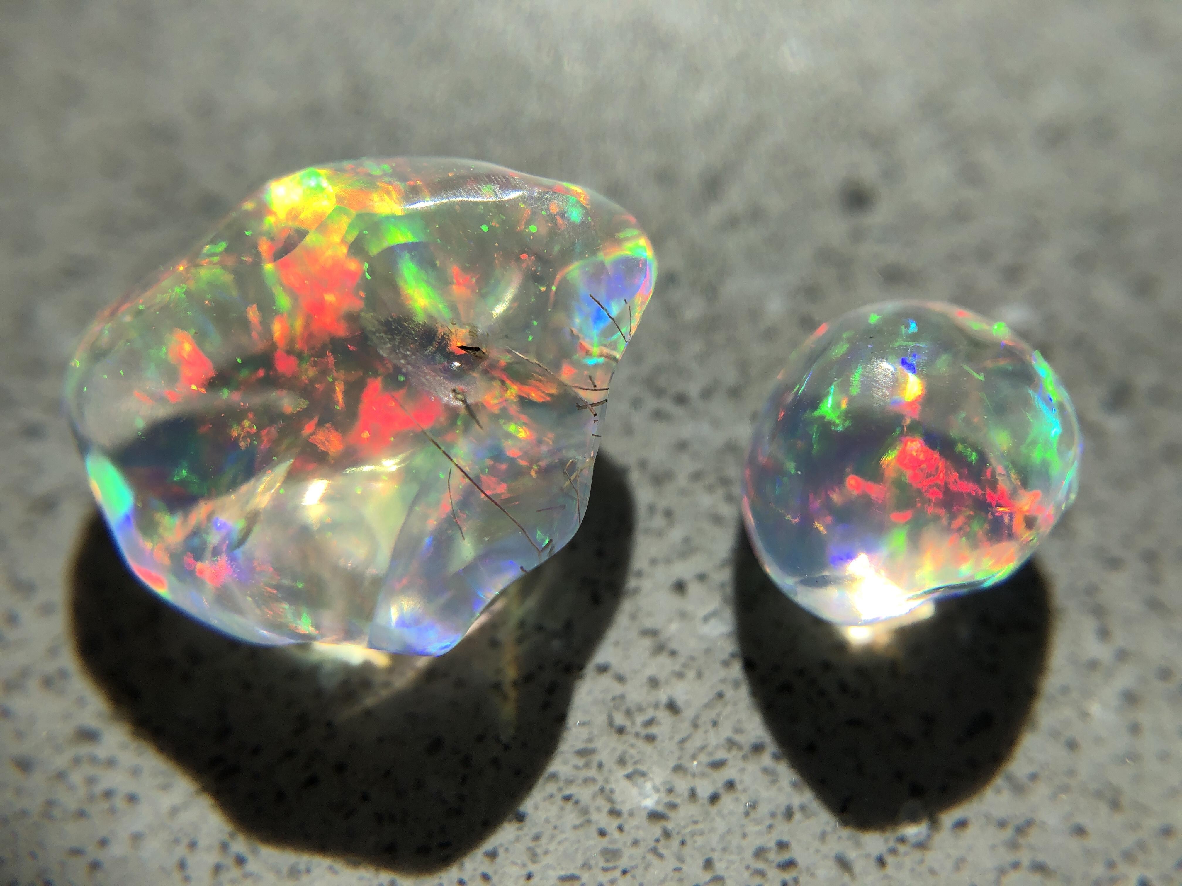 Transparent and full of fire Mexican Crystal Opals r/MineralPorn