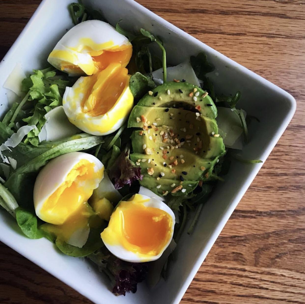 [Homemade] Arugula salad with eggs food