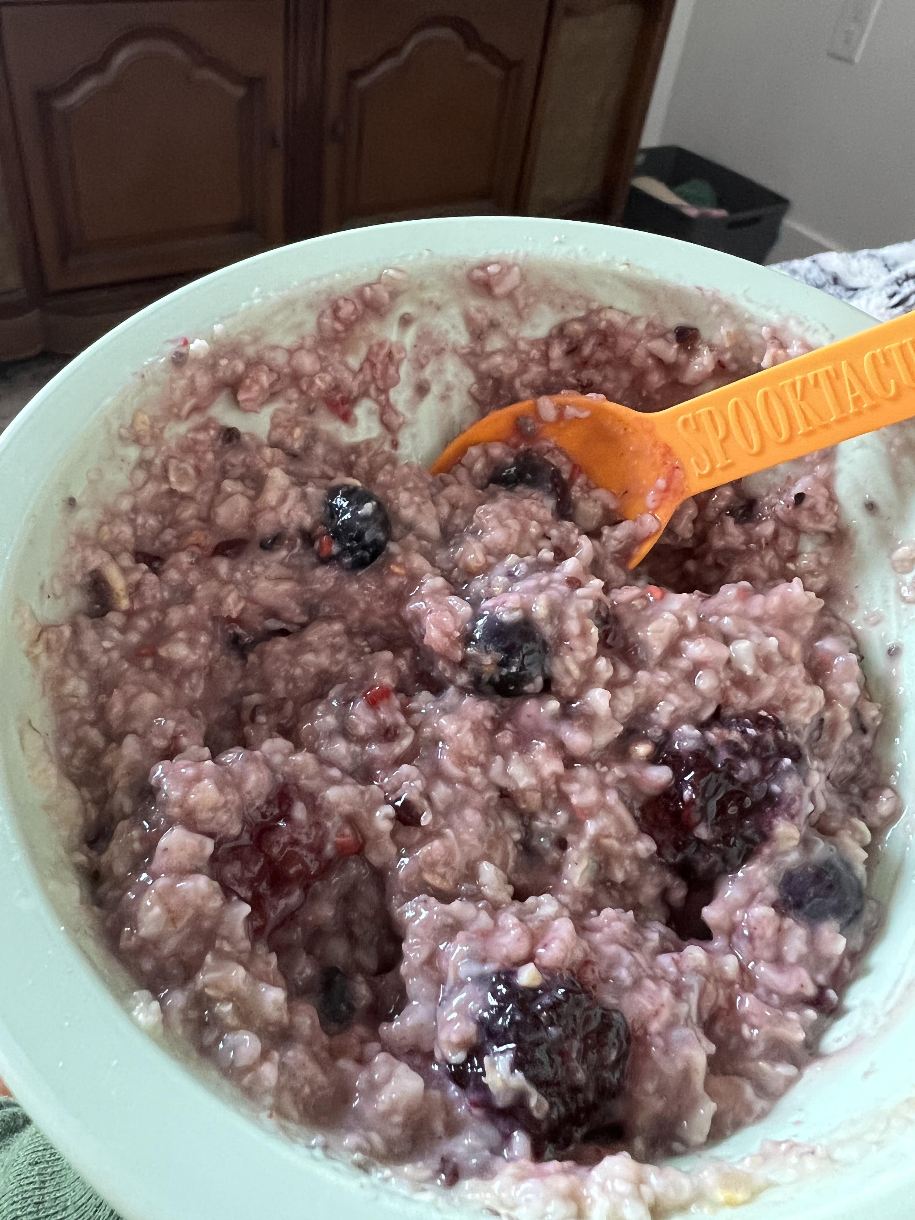 frozen fruit oatmeal🥰 r/goodrestrictionfood