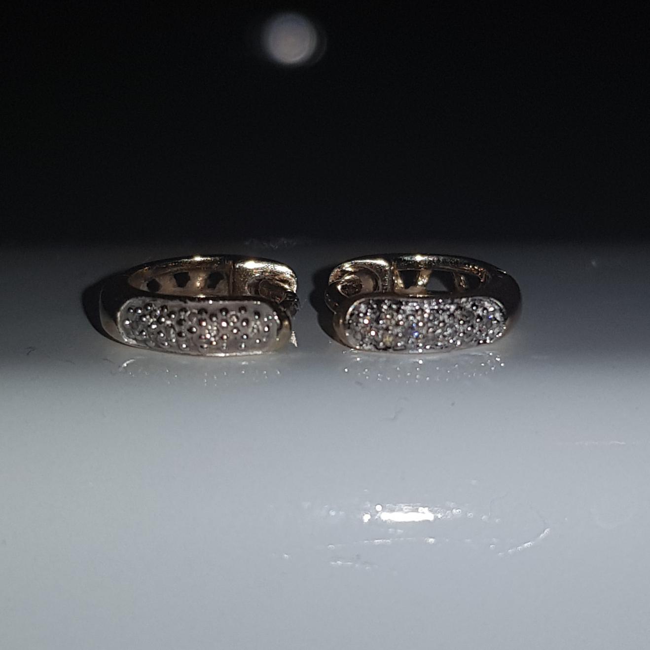 Nothing kills sparkle like a dirty earring. More in comments r/piercing