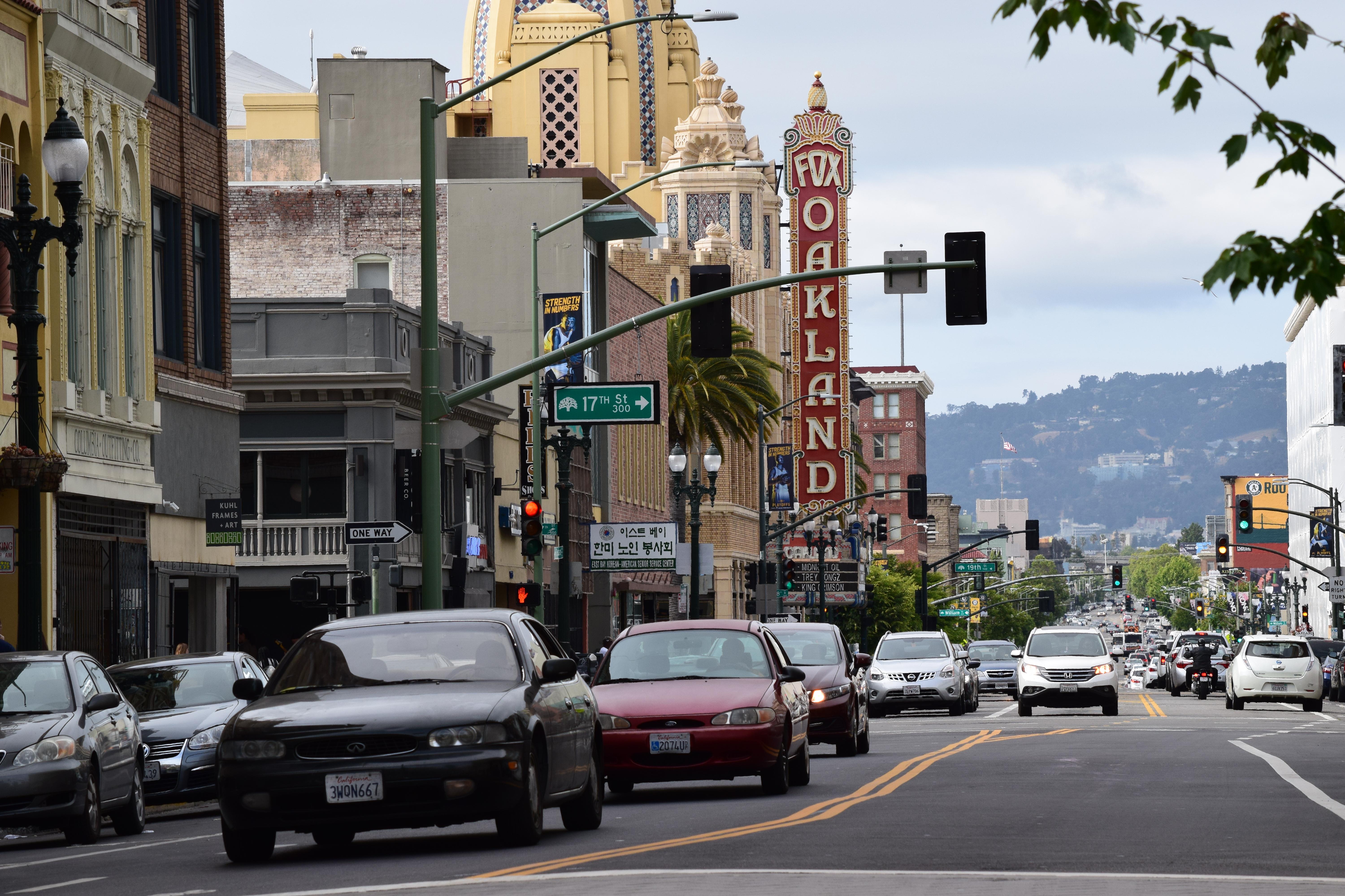 Telegraph Avenue, Oakland CA [6000x4000](OC) r/CityPorn