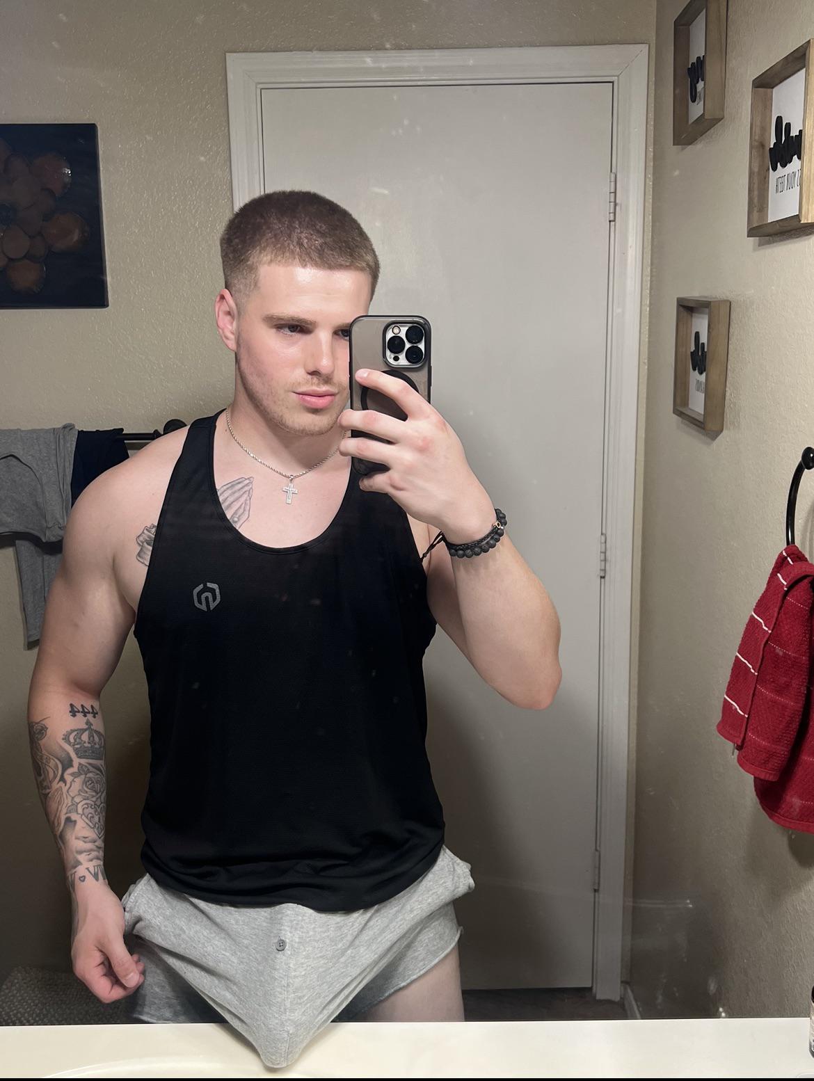 @rippeditalian : GayTwitter