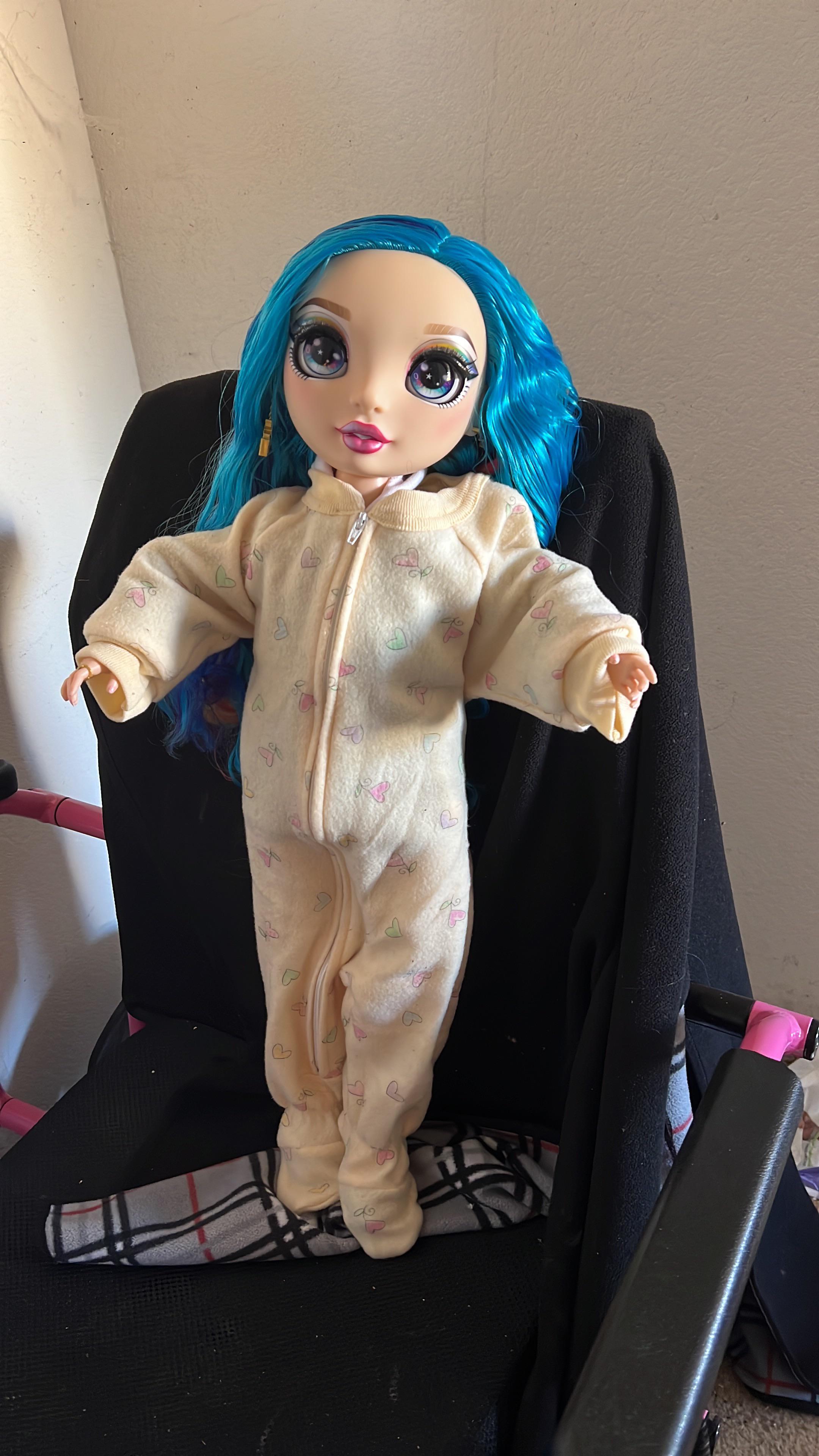 Sleep over big Amaya r/RainbowHigh