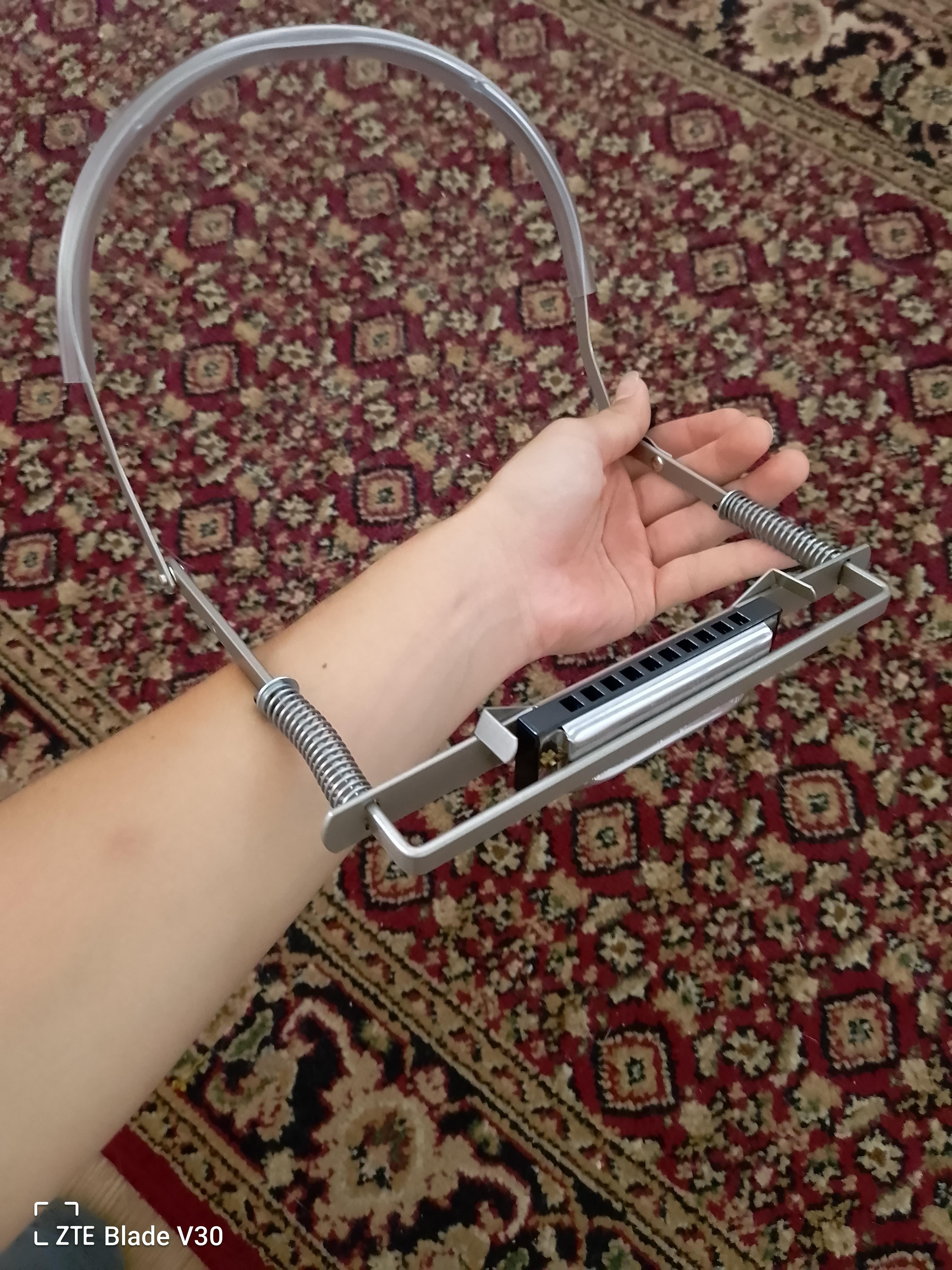 So a friend gifted me this holder for my harp, so I could play my