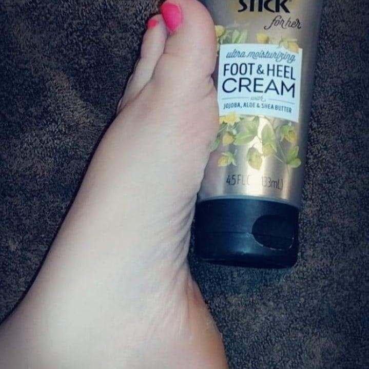 LOTION FEET? r/FemaleFeet