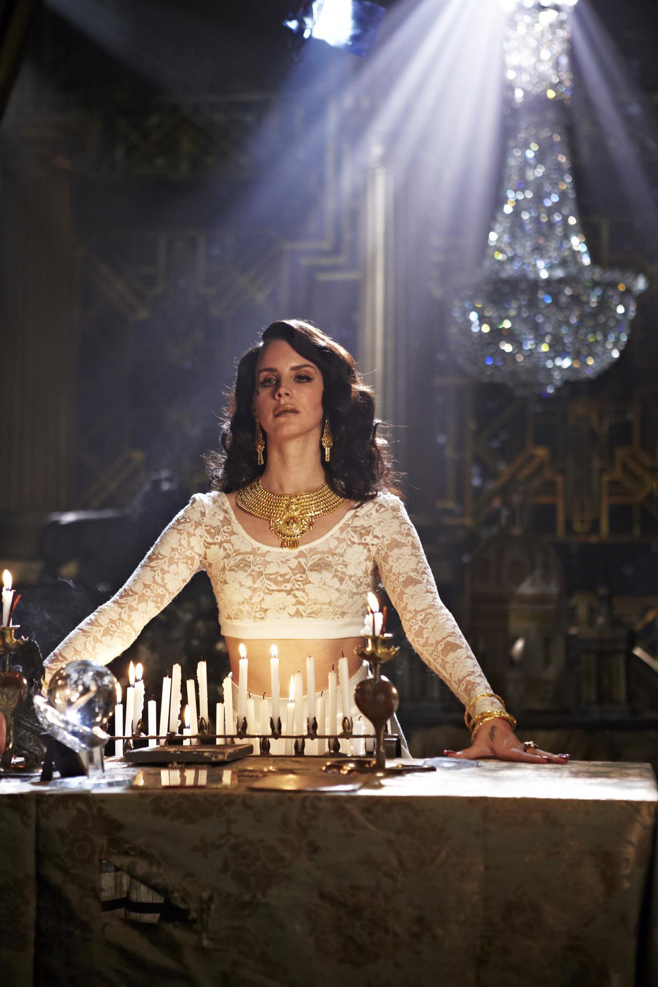 Scrapped scene from the Lana Del Rey “Young and Beautiful” Video r