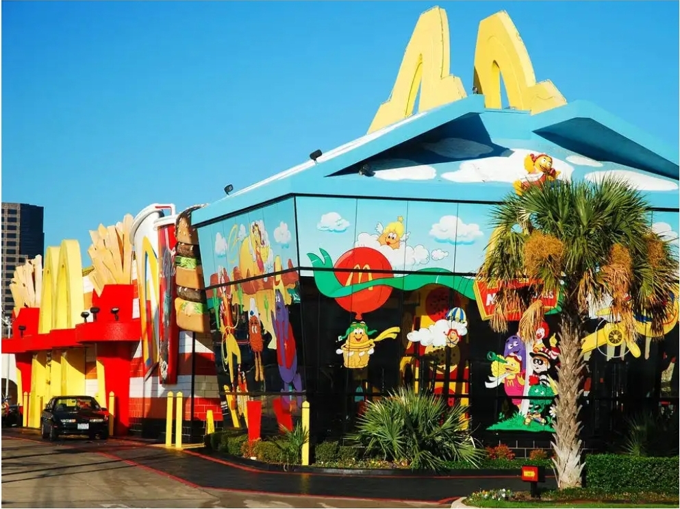 This McDonalds in Dallas, Texas is built in the shape of the iconic
