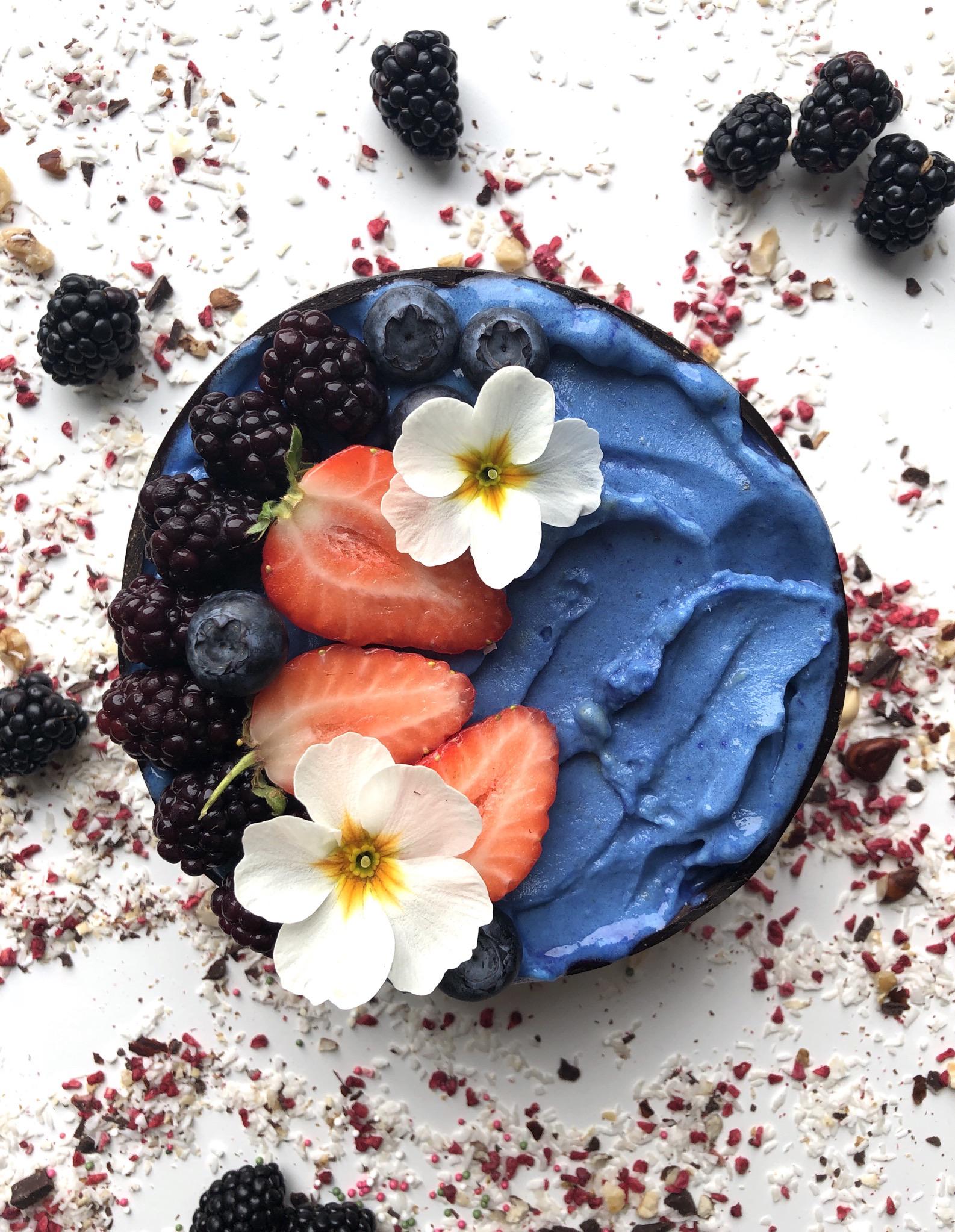 💙BLUE SPIRULINA NICE CREAM 💙 r/veganrecipes