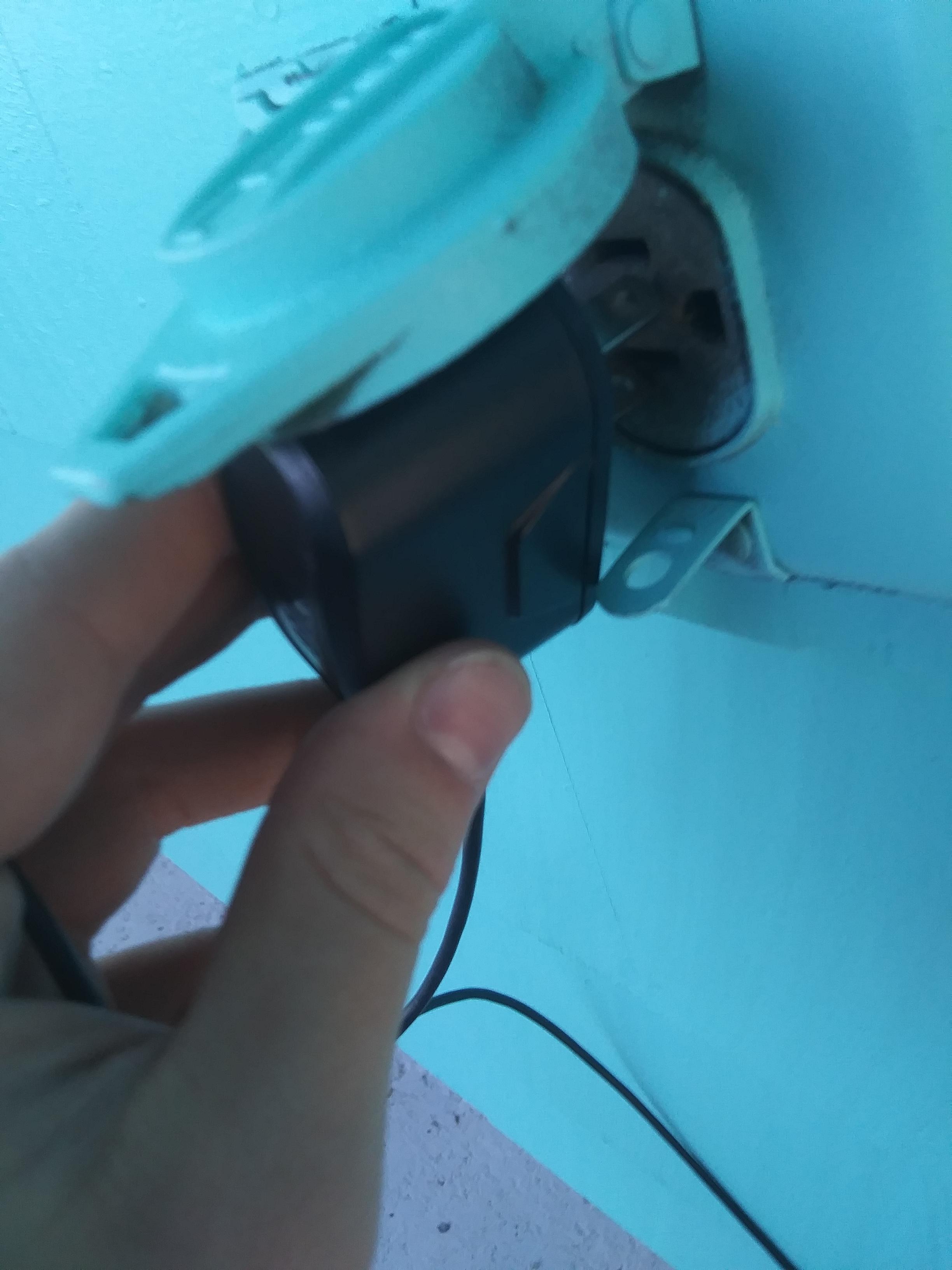 When the charger won't fit r/mildlyinfuriating