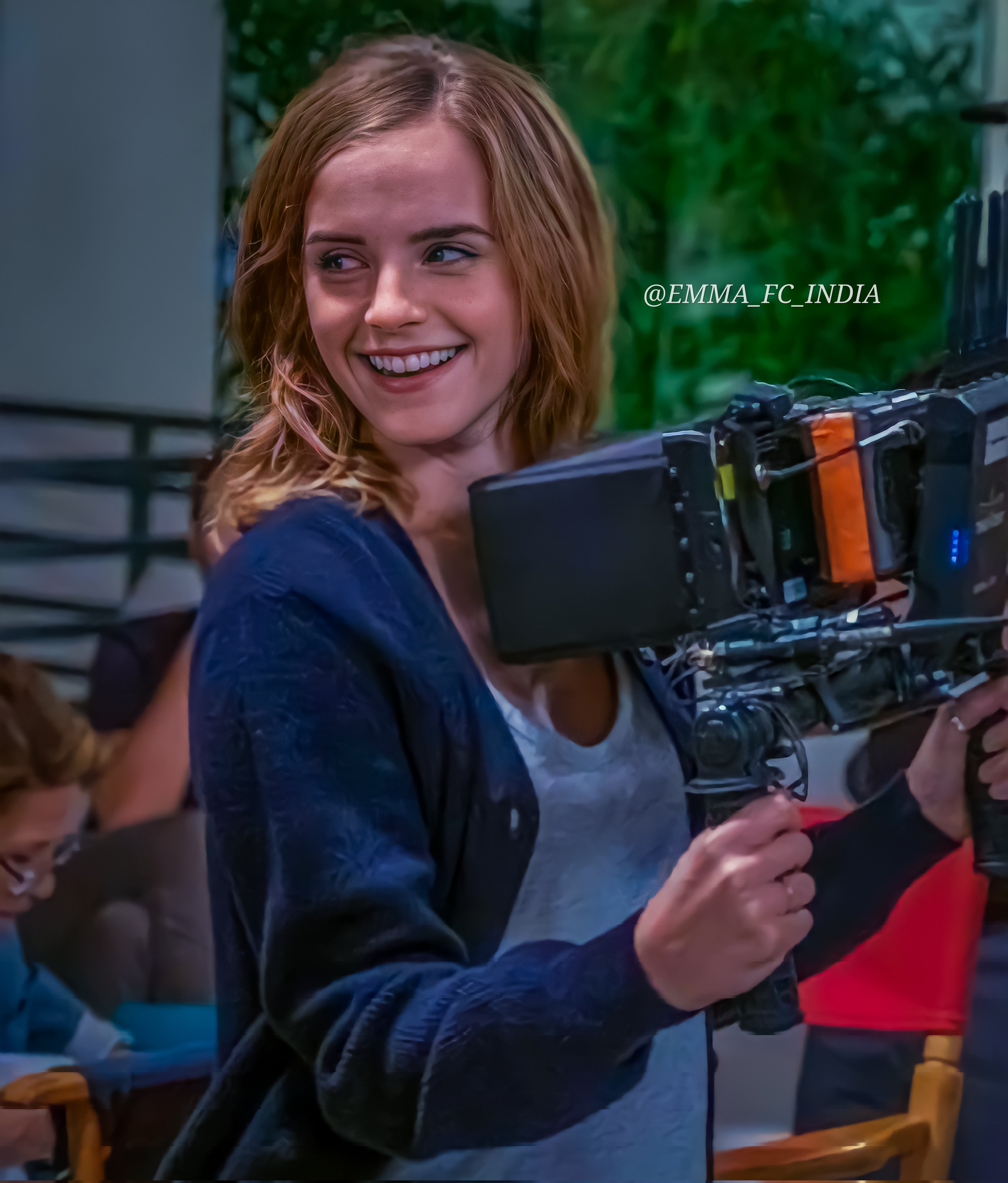 Emma Watson behind the camera r/camera_girls