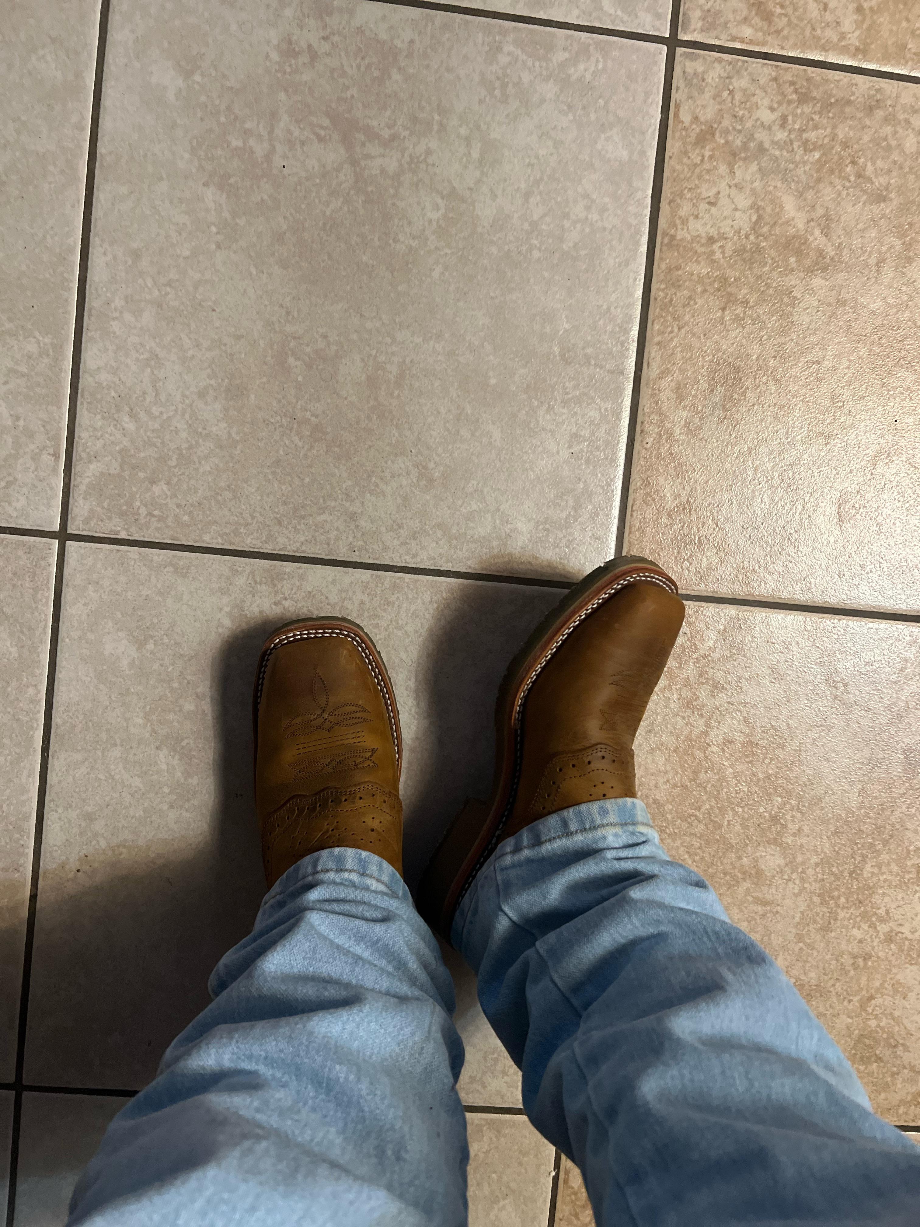 Any one have a tight instep on one foot with double h boots? Had to