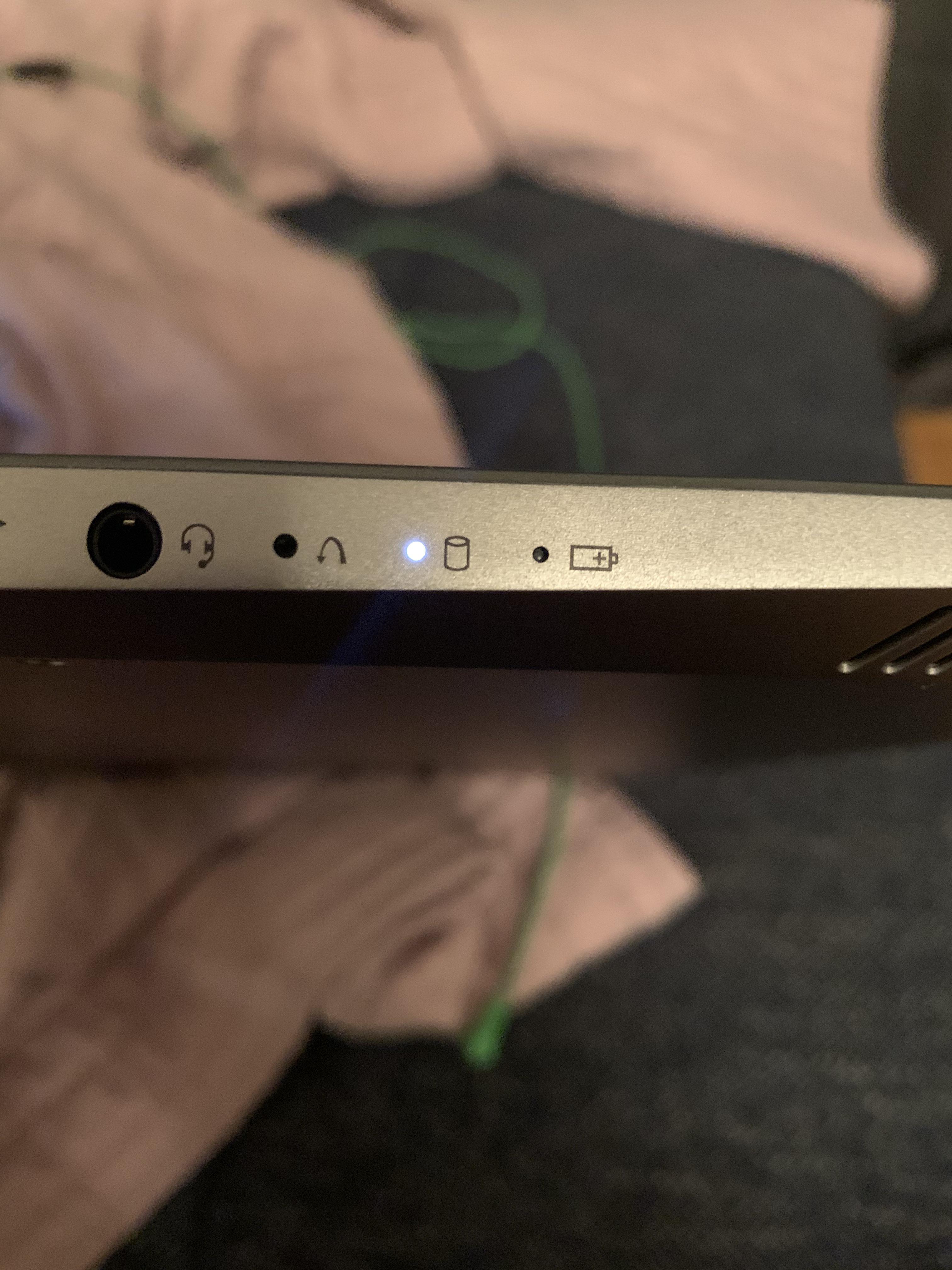 What does this flashing light mean? r/Lenovo