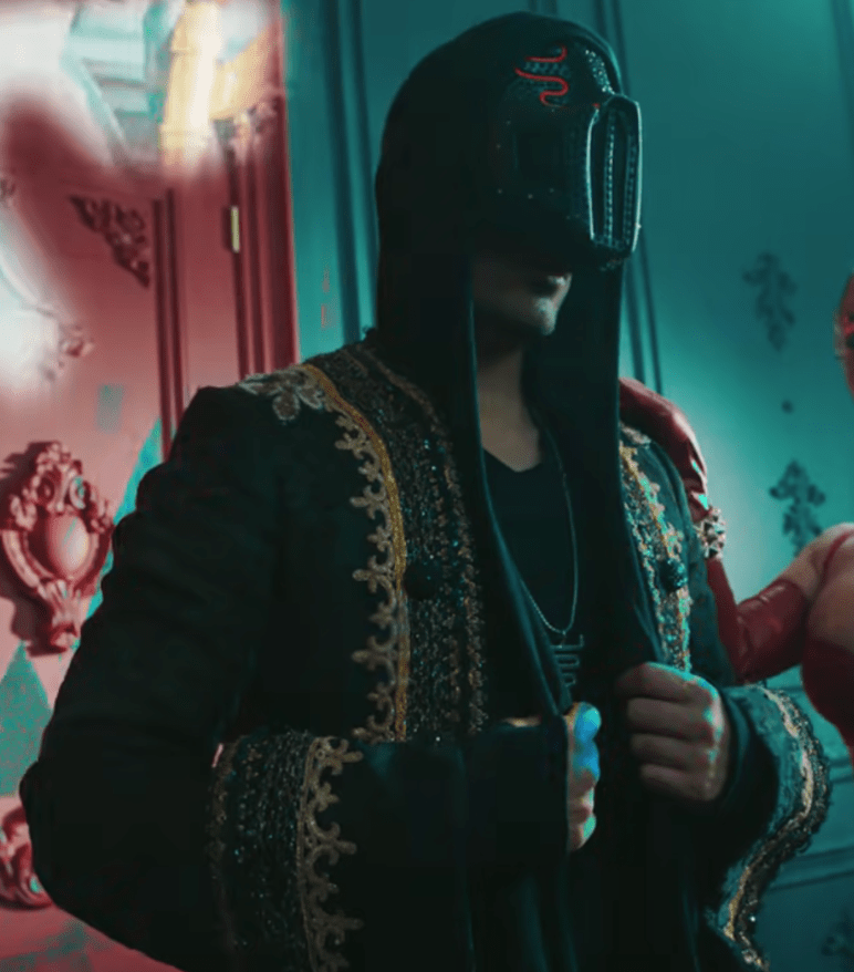 Hey does anyone have any idea where can i find this black robe worn by