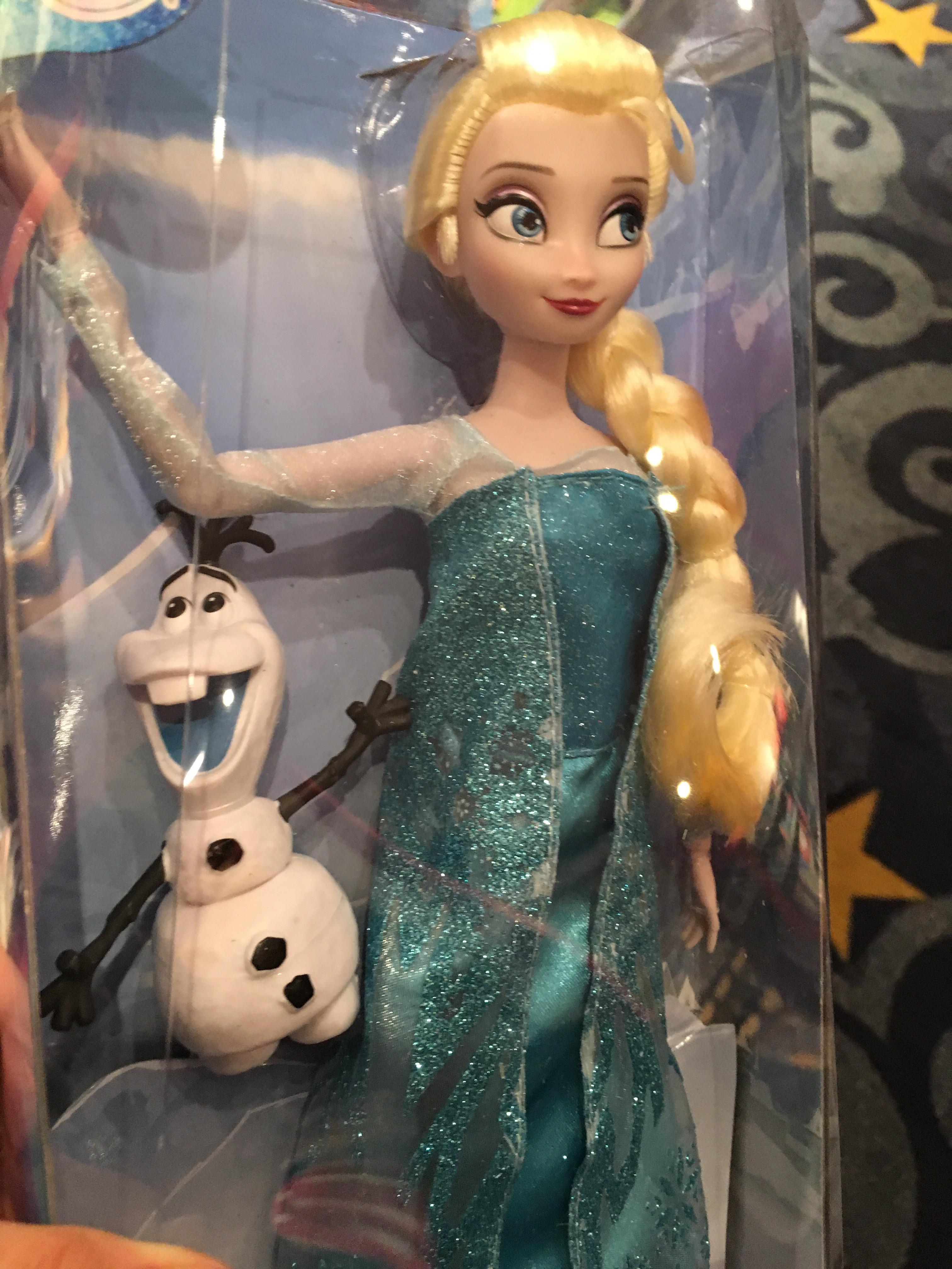 Went to a Disney store and found an Olaf with no nose. And no it didn’t