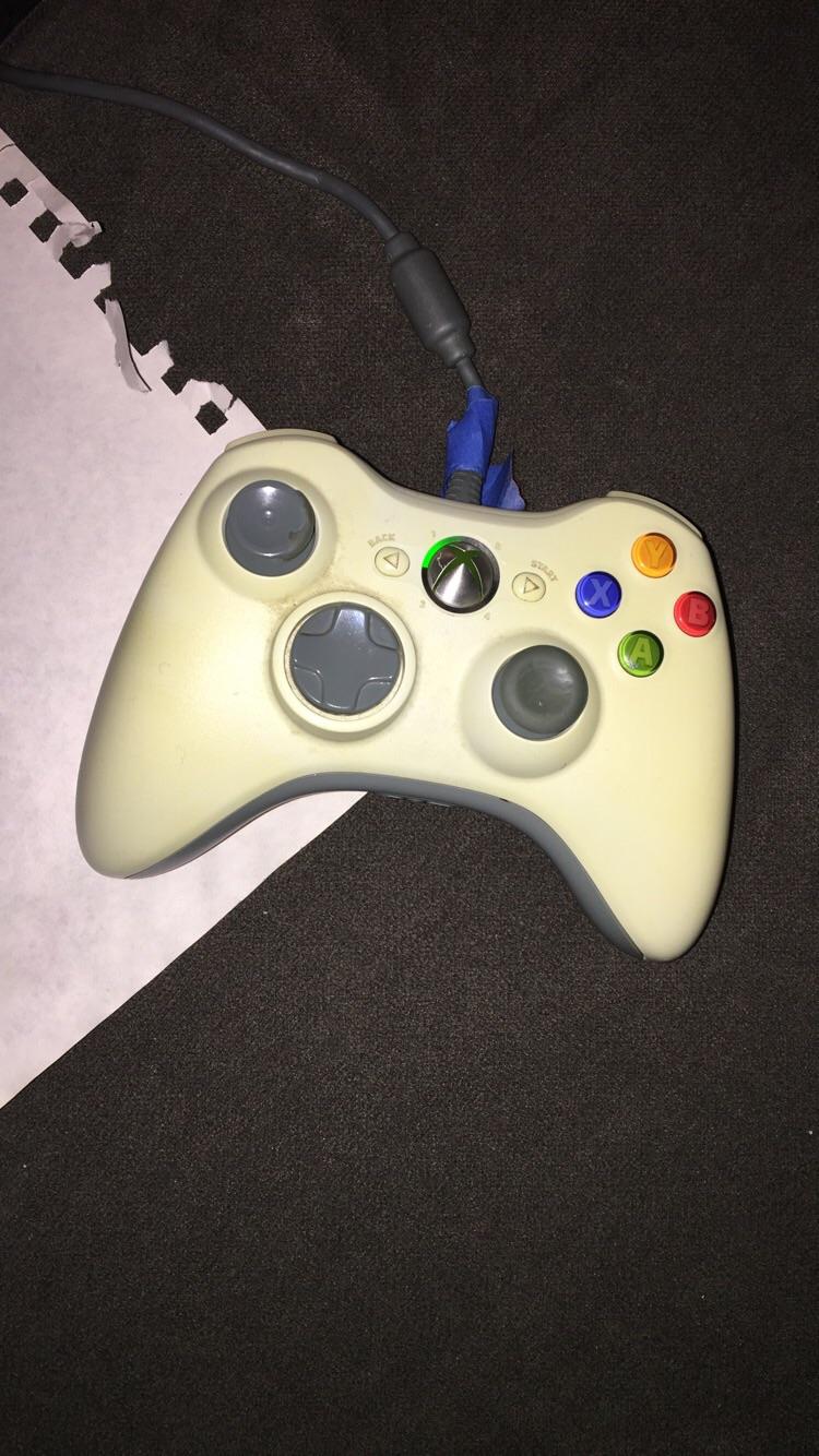 Yellowed Xbox 360 controller r/yellowedelectronics