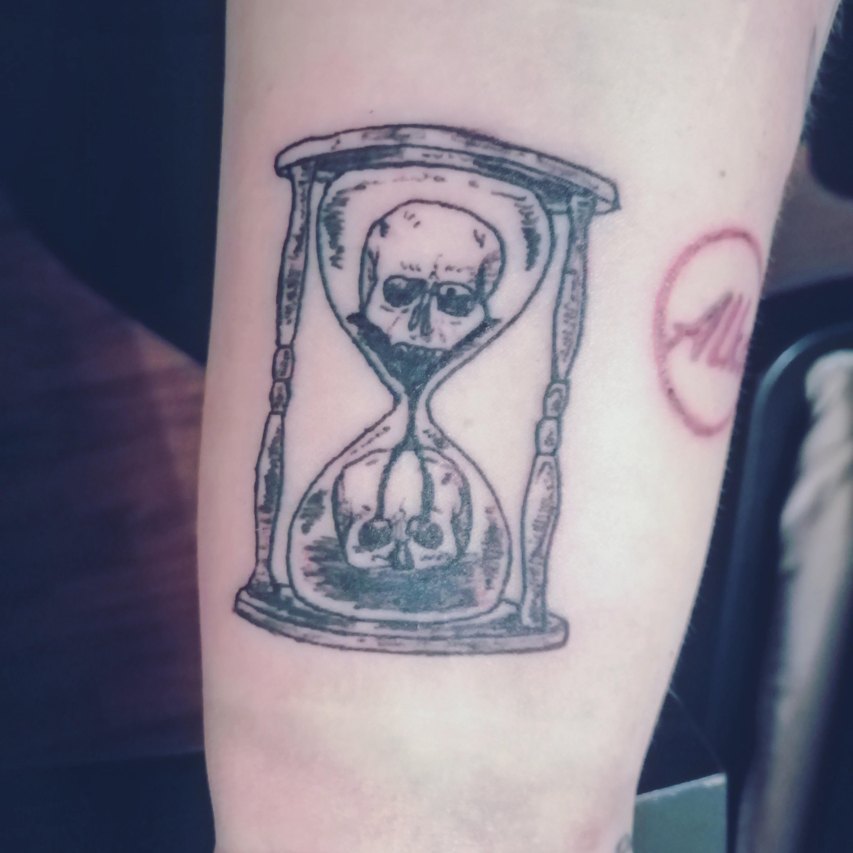 Unus Annus Tattoo / Chica Is Adorable First Tattoo Remember Death Is