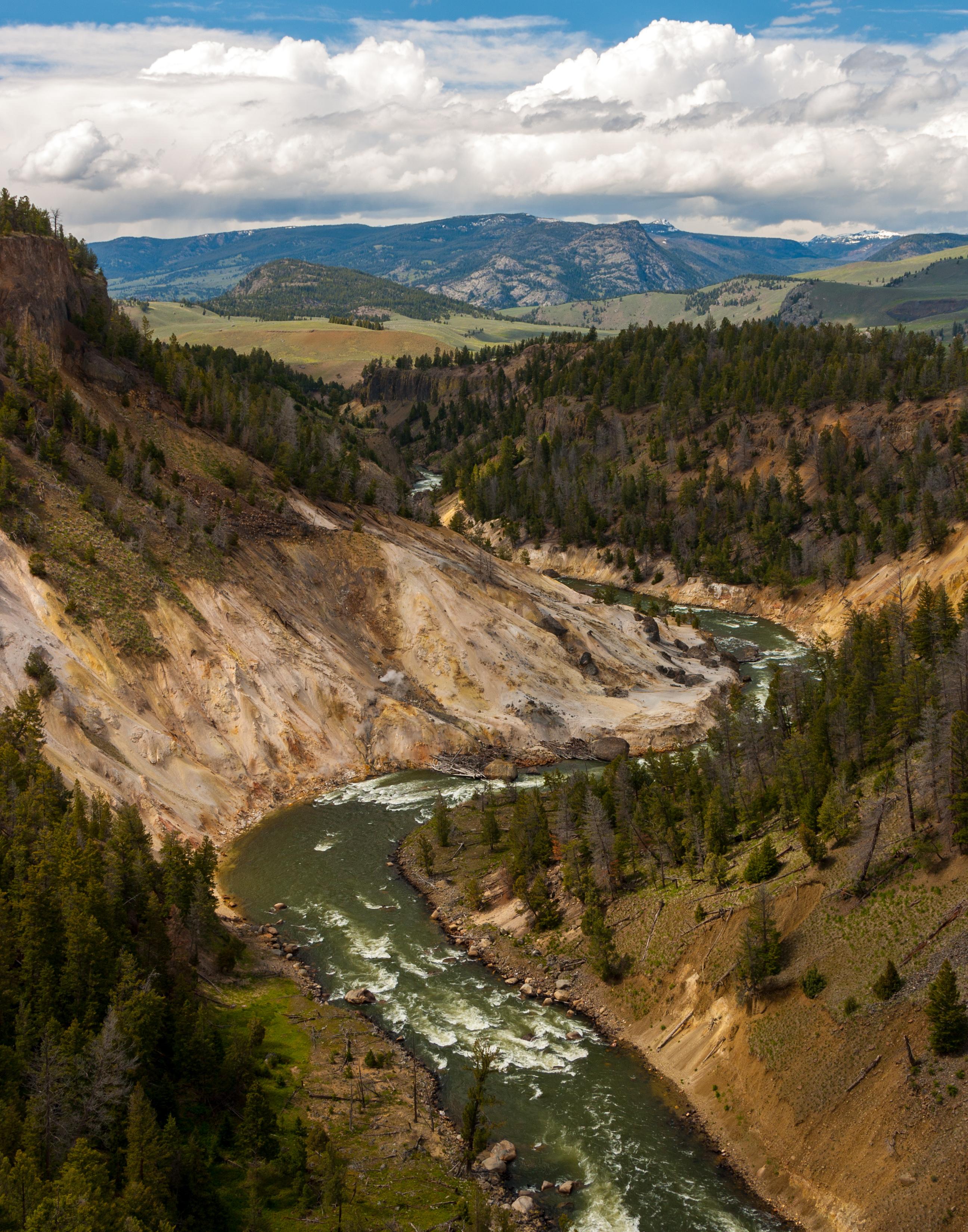 The Yellowstone River Valley [OC][2592x3299] r/EarthPorn
